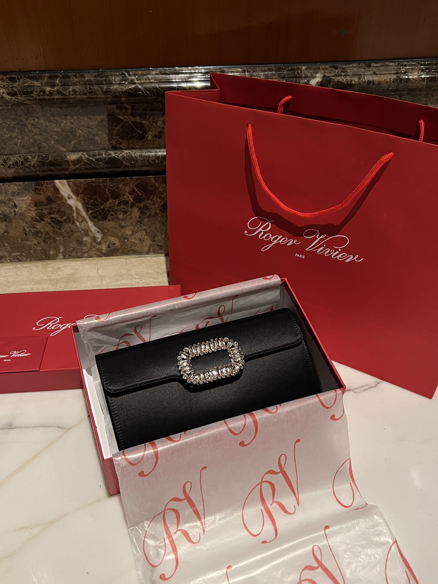 [TOP] ROGER VIVIER Diamond Bag 24-13-3 CM - Black - 711 Luxury