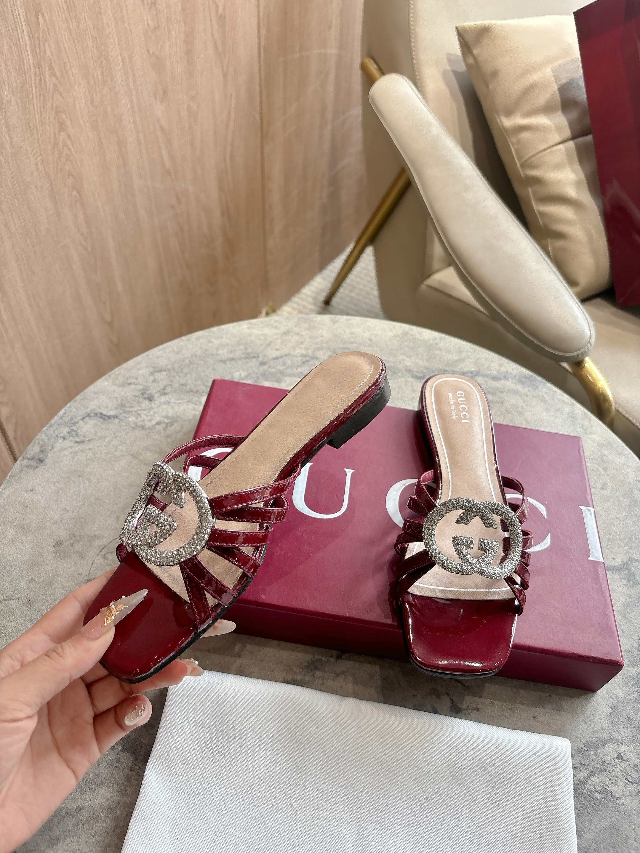 [TOP] GUCCI Flat-soled slippers - Red - 711 Luxury