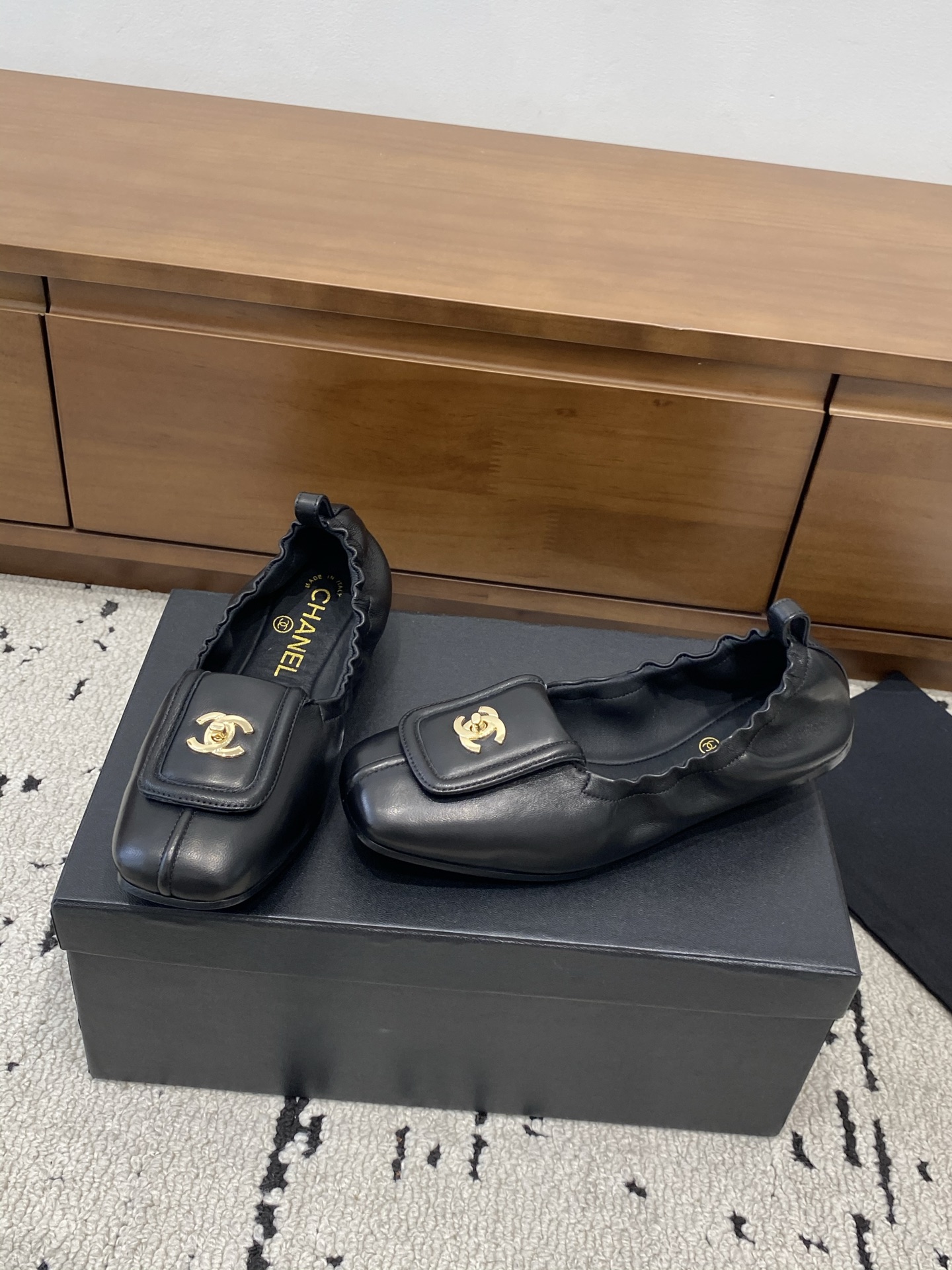 [TOP] CHANEL Flats - Black - 711 Luxury