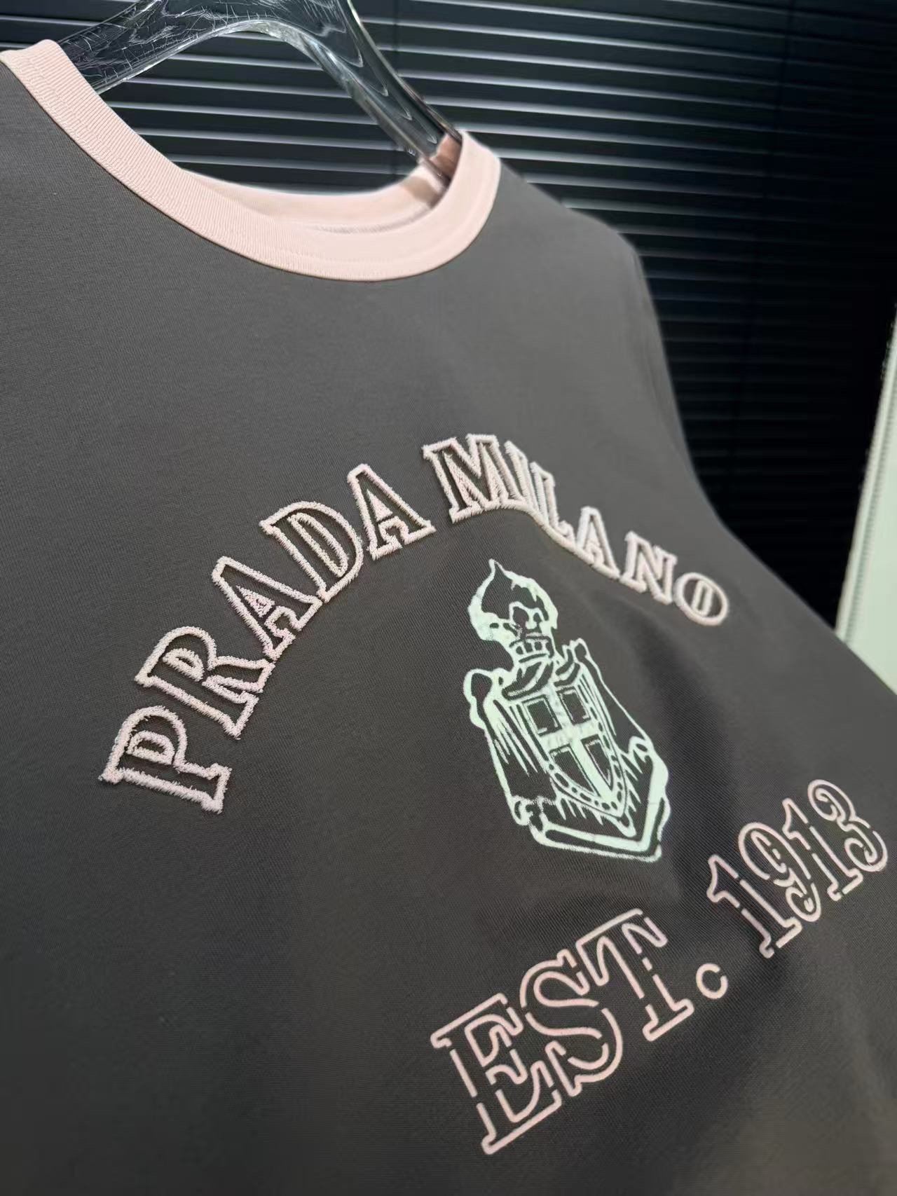 [TOP] PRADA T-shirt - 2 Colors