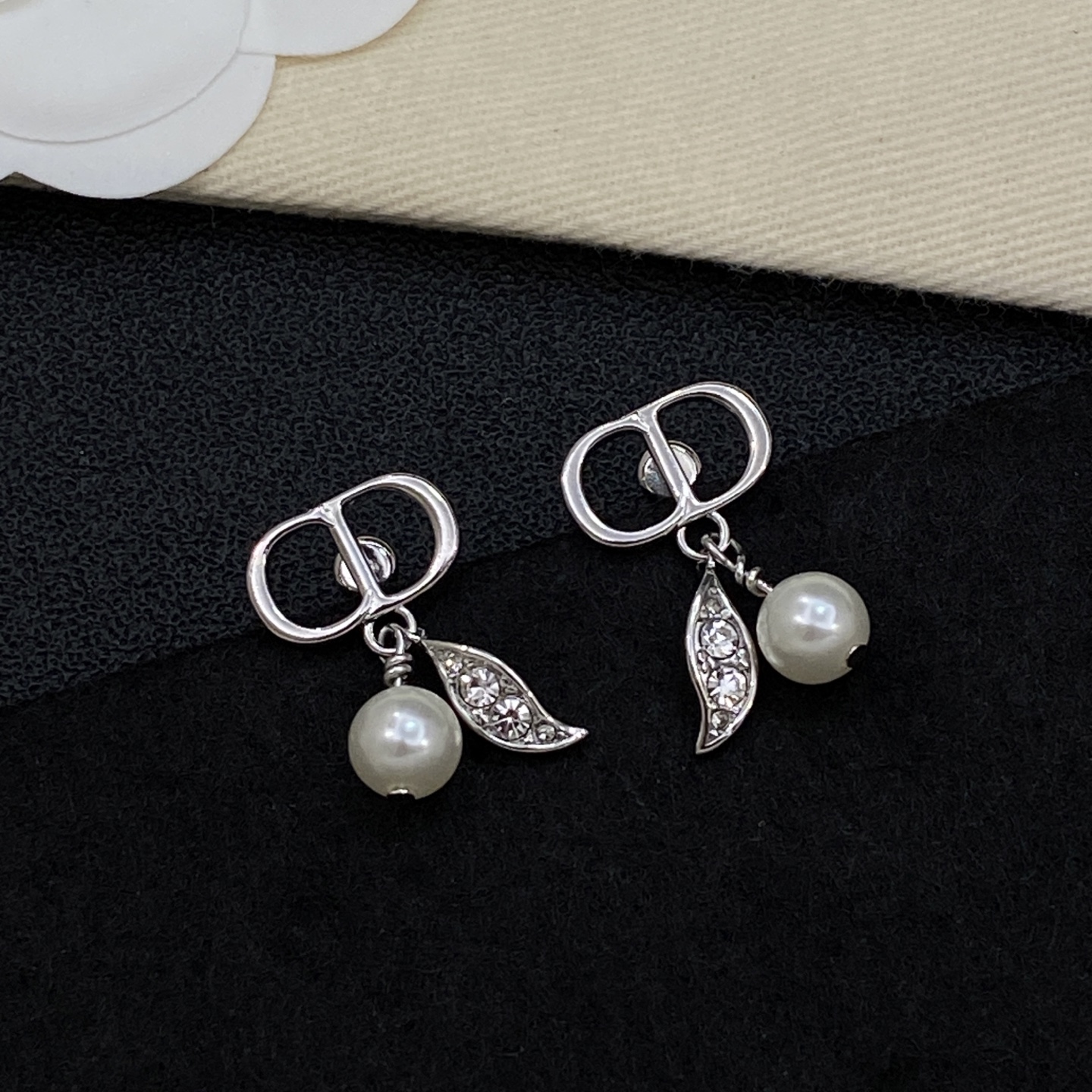 [TOP] Christian Dior Earrings - Silver - 711 Luxury