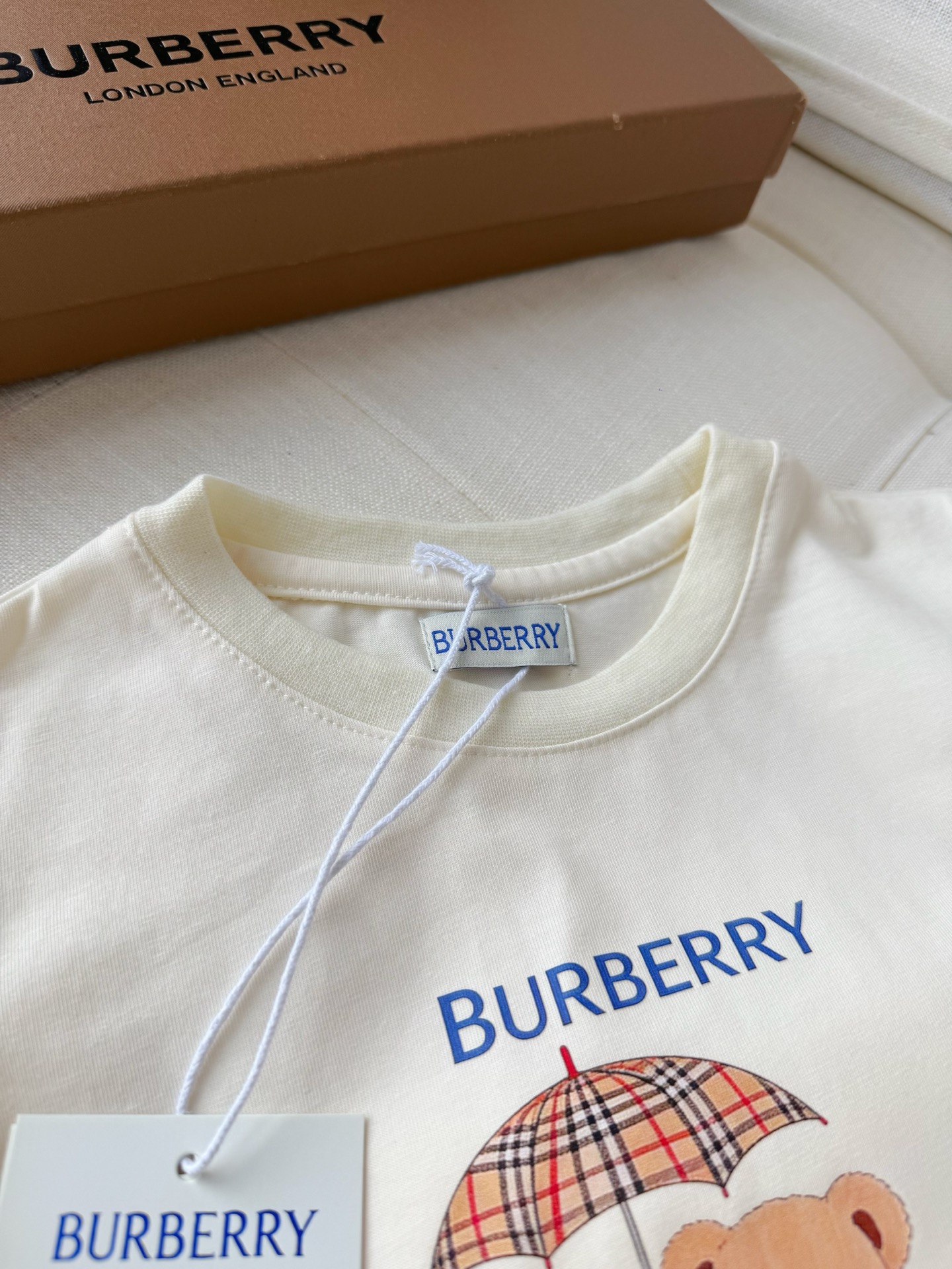 Burberry Unisex Kids Cream Teddy Bear Umbrella London Print Crew Neck Cotton Short Sleeve T-Shirt Boys Girls Sizes 68-160