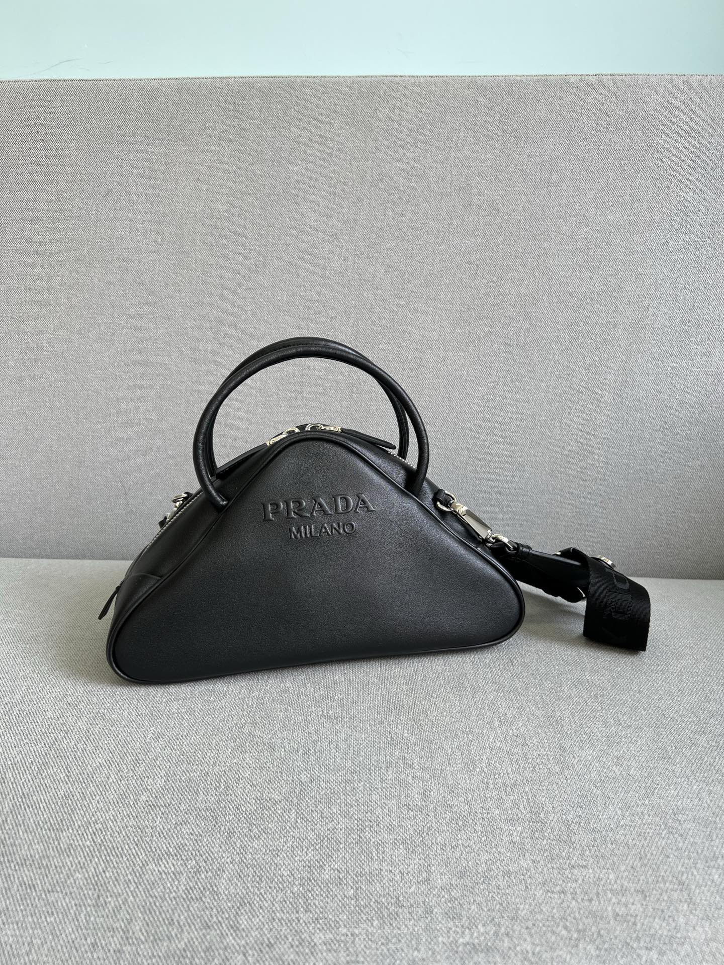 [TOP] PRADA Triangle Top Handle Shoulder Bag 25x14x11cm - Black