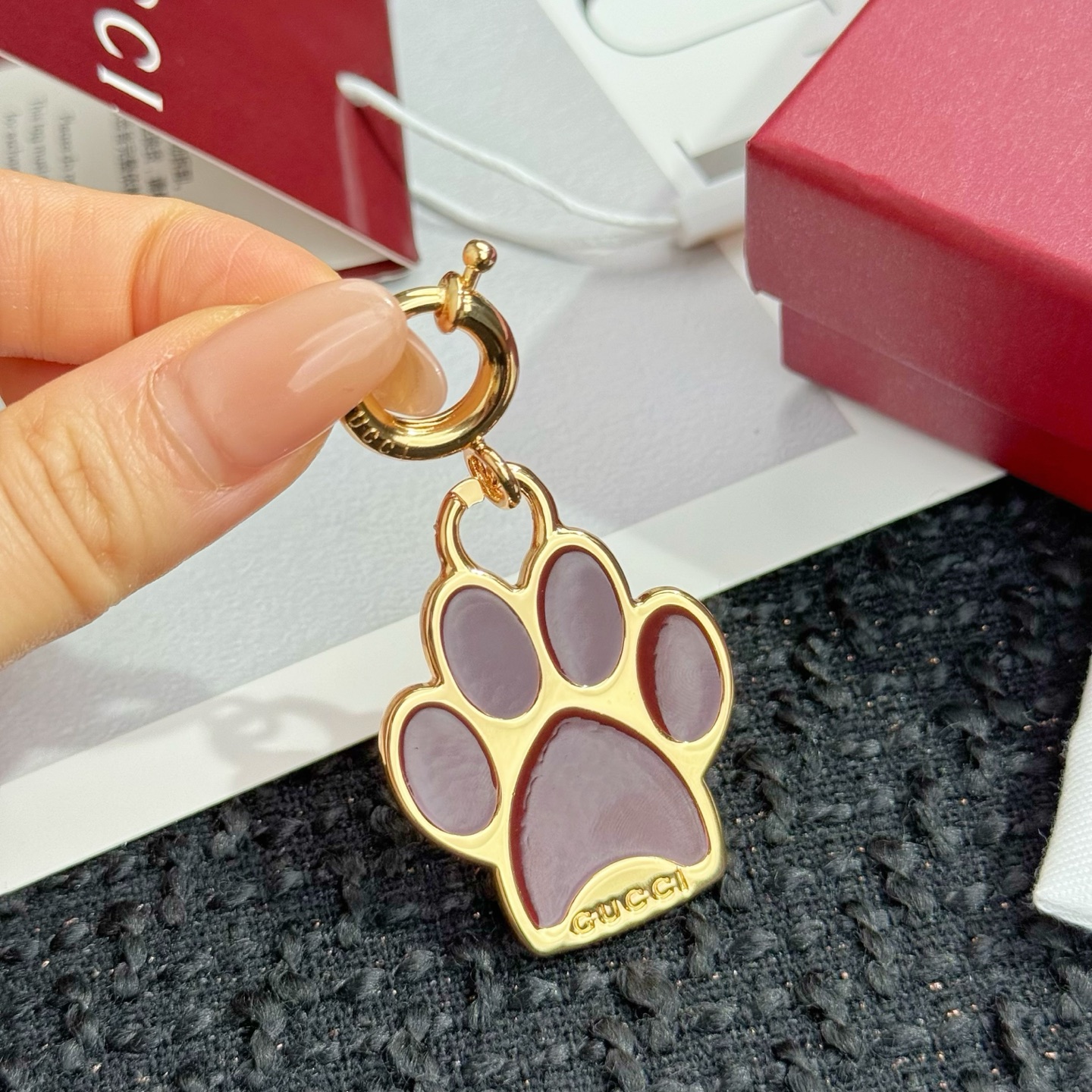 [TOP] GUCCI Dog Paws Key Chain  - Gold