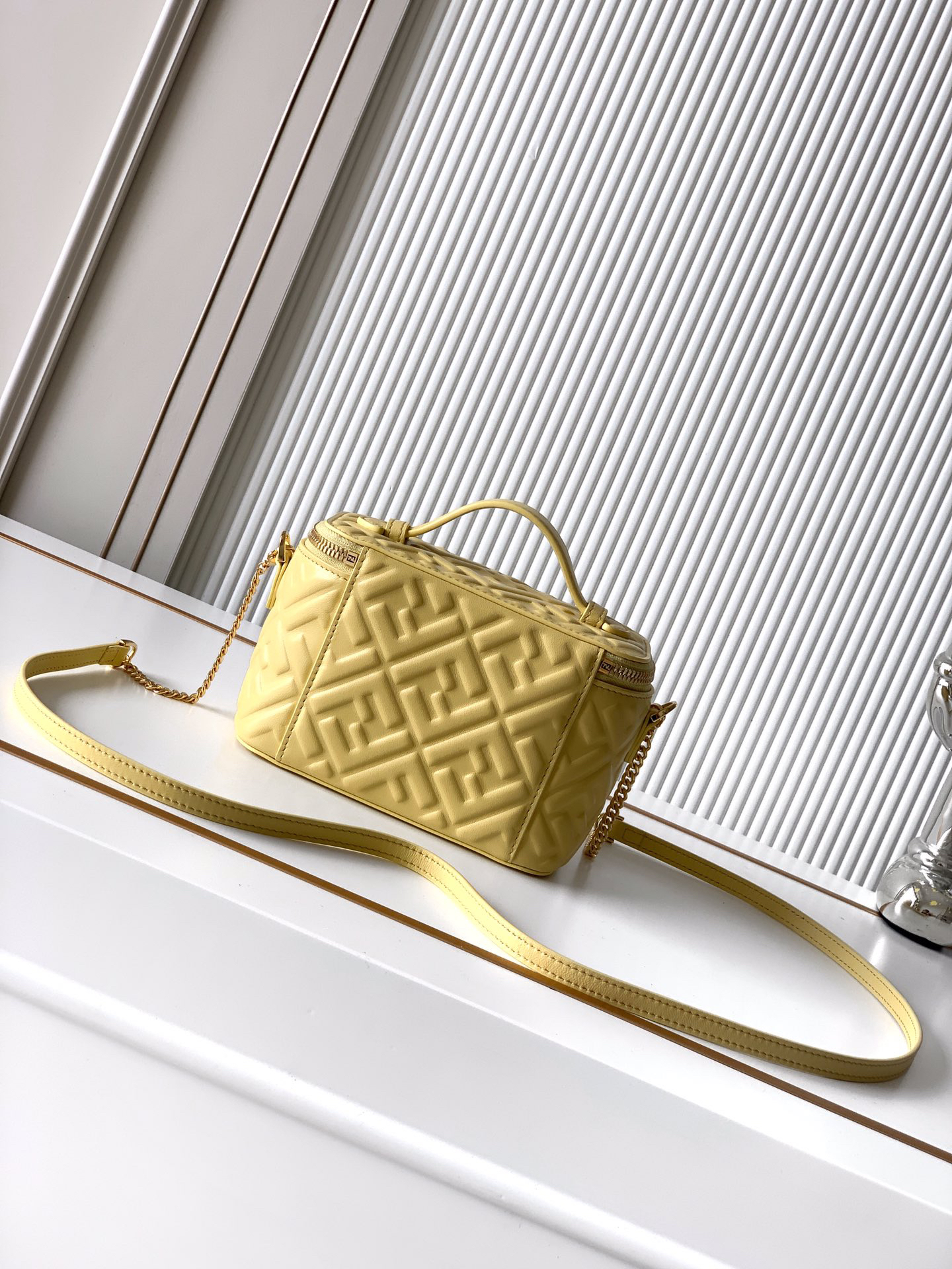 [TOP] FENDI Vanity Bag 16x8x11cm - Yellow & GHW - 711 Luxury