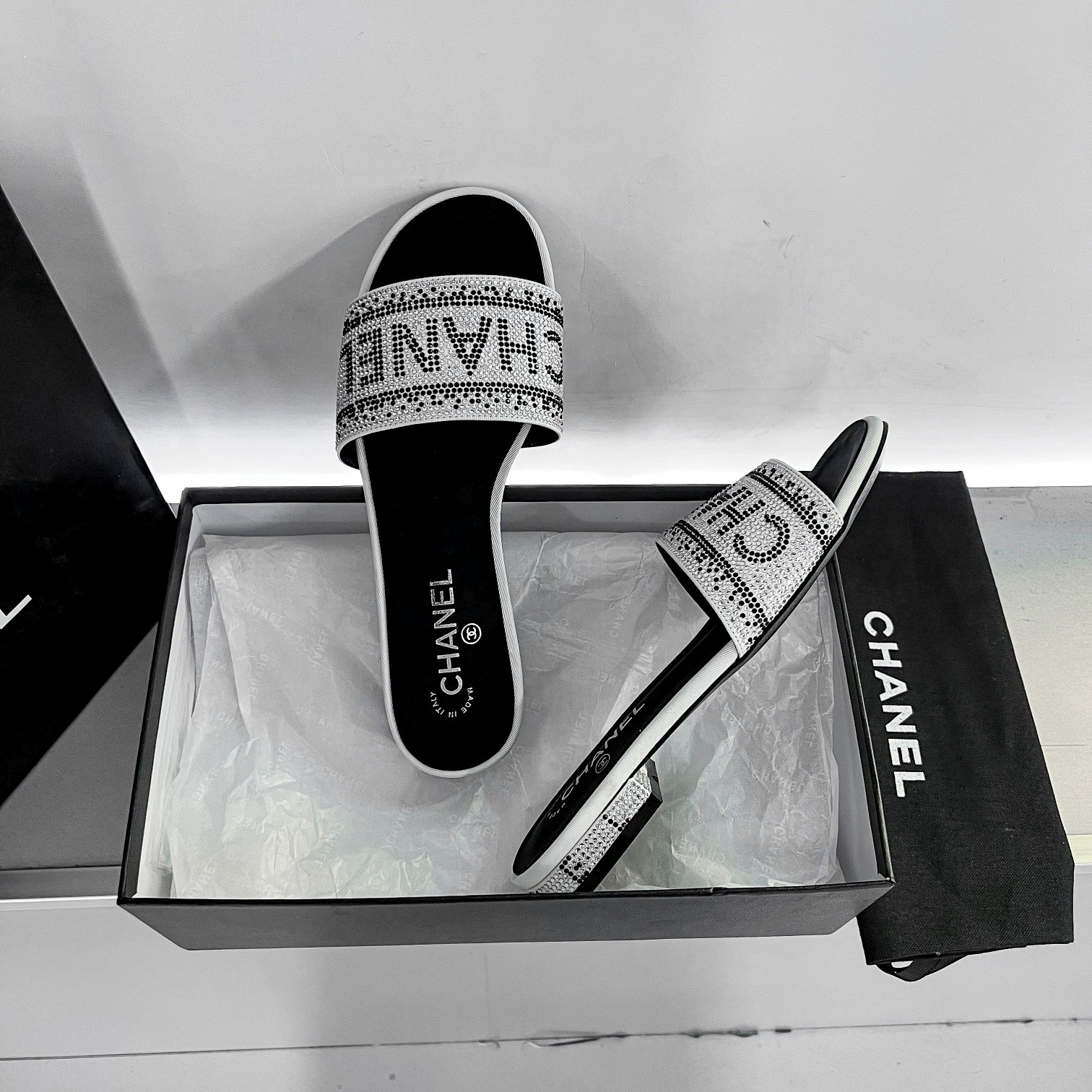 [TOP] CHANEL  Sandal - Black