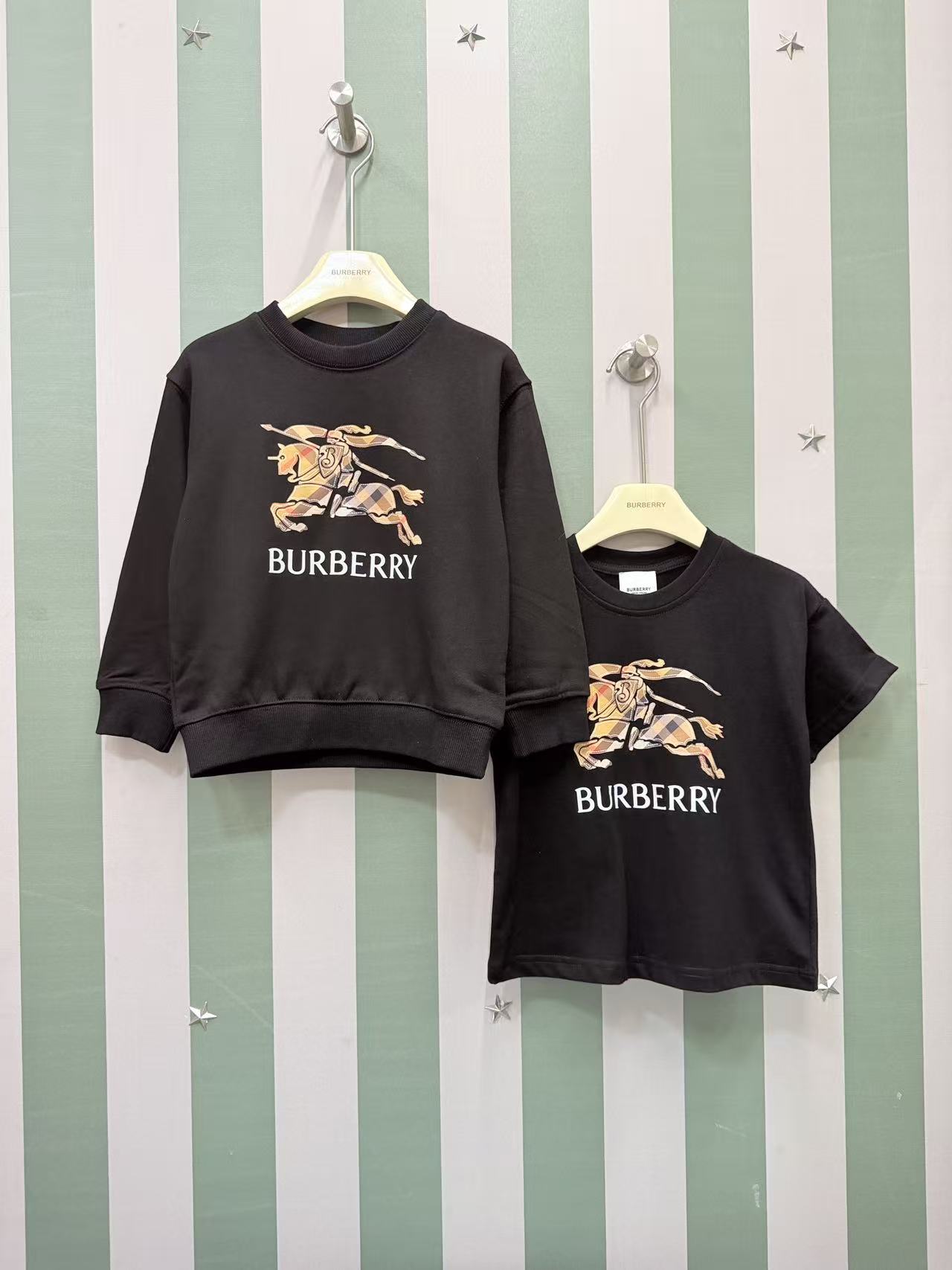 Burberry Unisex Kids Black Vintage Check Knight Logo Crew Neck Short Sleeve T Shirt Boys Girls Sizes 100-160