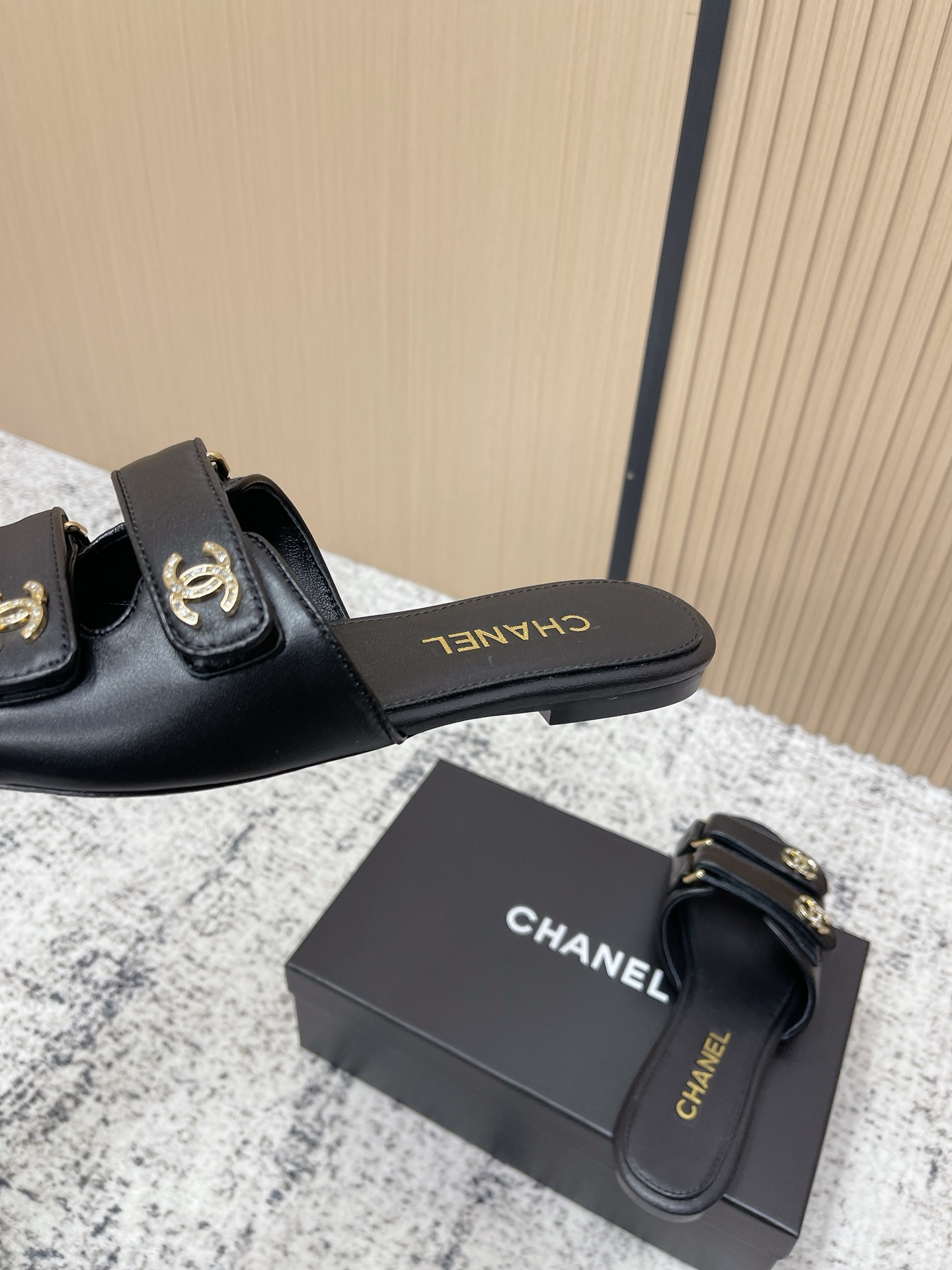 [TOP] CHANEL Sandals - Black