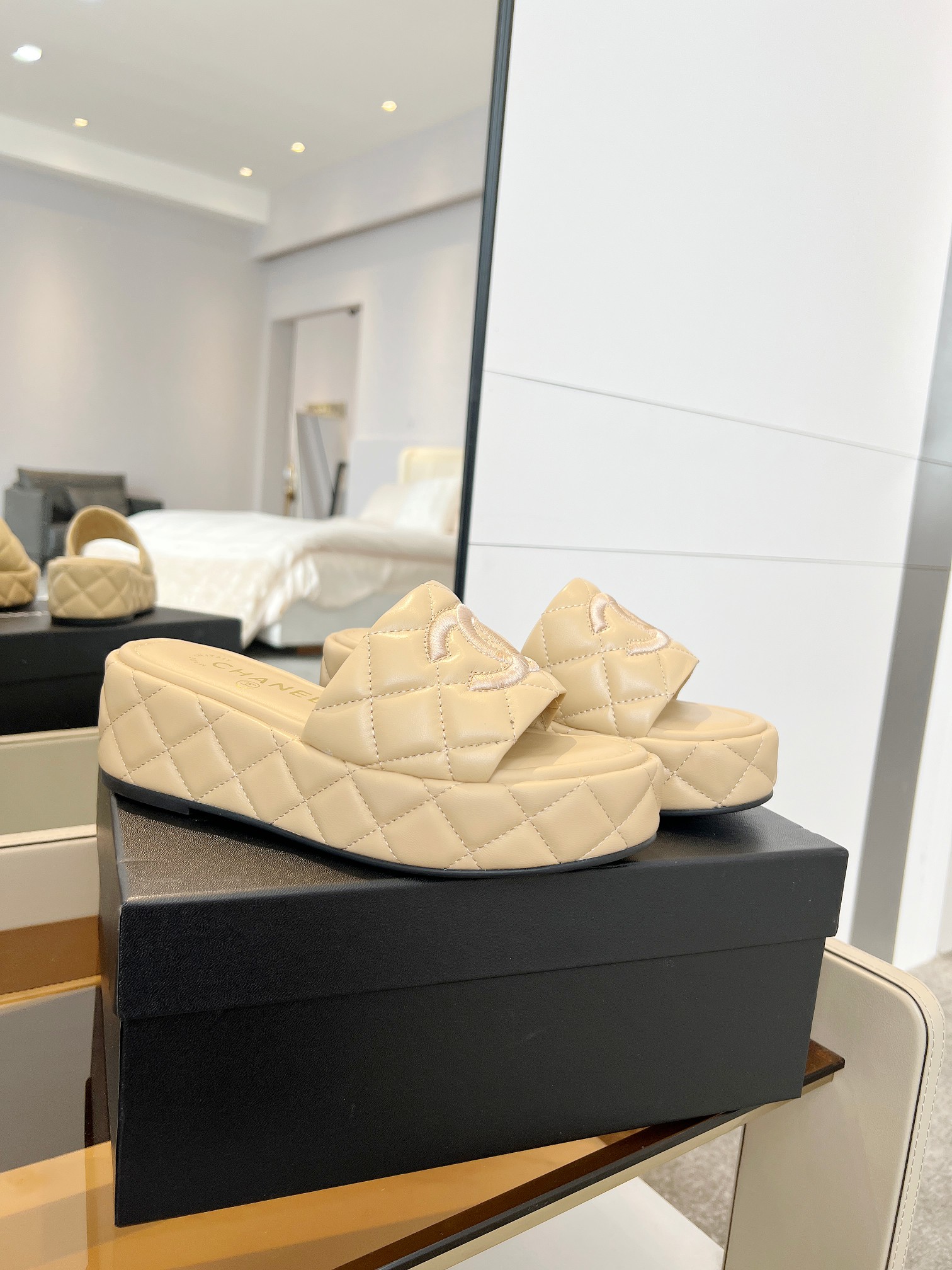 [TOP] CHANEL Lambskin Slippers - Apricot - 711 Luxury