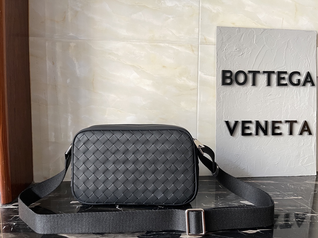 [TOP] Bottega Veneta BV Men's Cowhide Shoulder Bag 21x13x6cm - Black - 711 Luxury