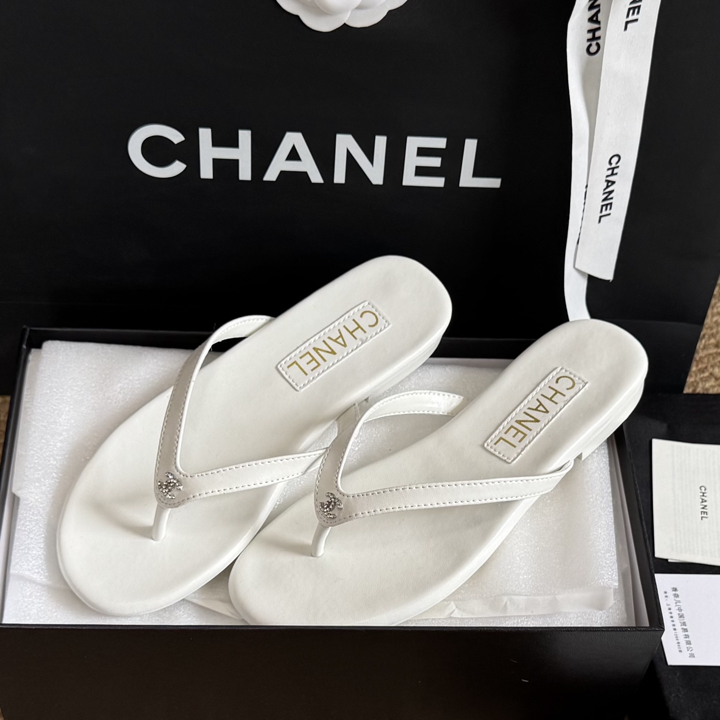 [TOP] CHANEL Slippers - White