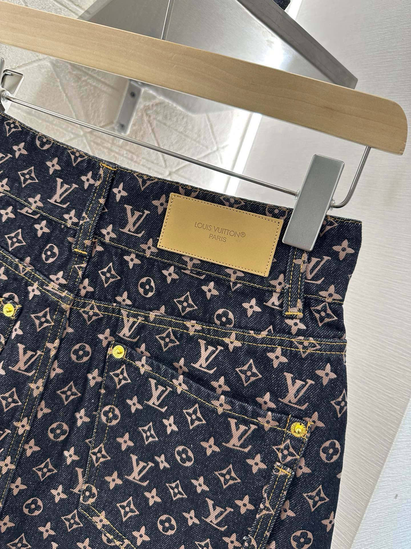 [TOP] Louis Vuitton LV Denim Skirt - Black