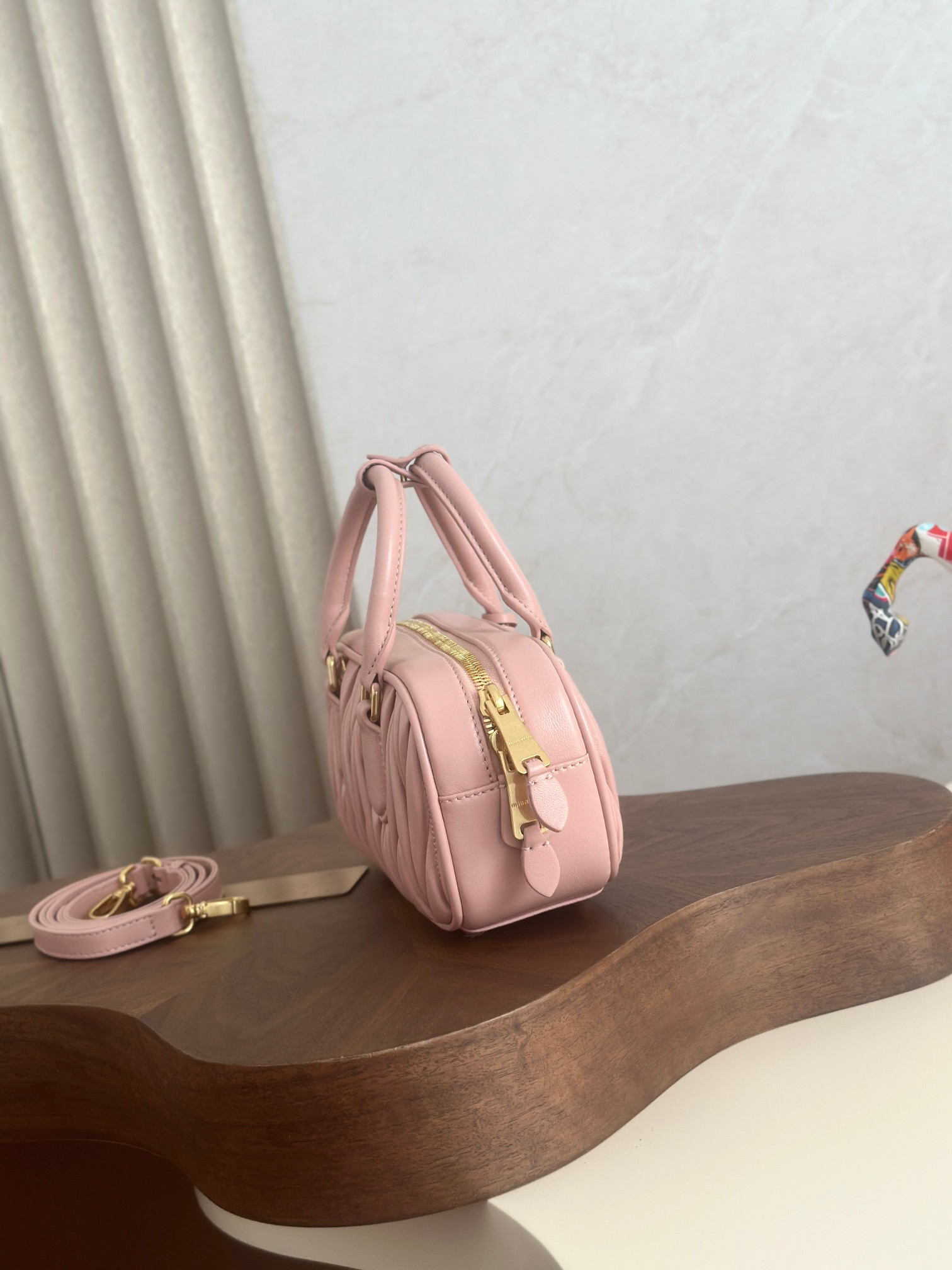 [TOP] Miu Miu Bowling Bag Lambskin 22x10.5x7.5cm - Pink - 711 Luxury