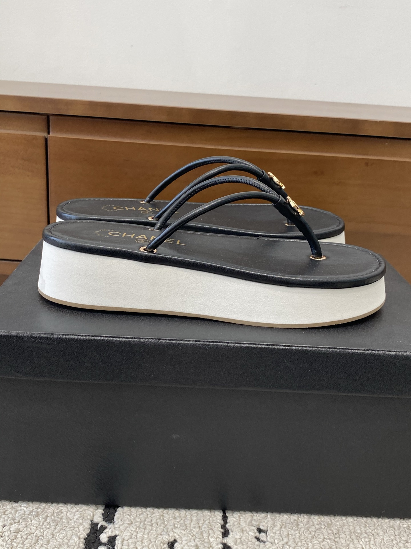 [TOP] CHANEL Slippers - Black - 711 Luxury