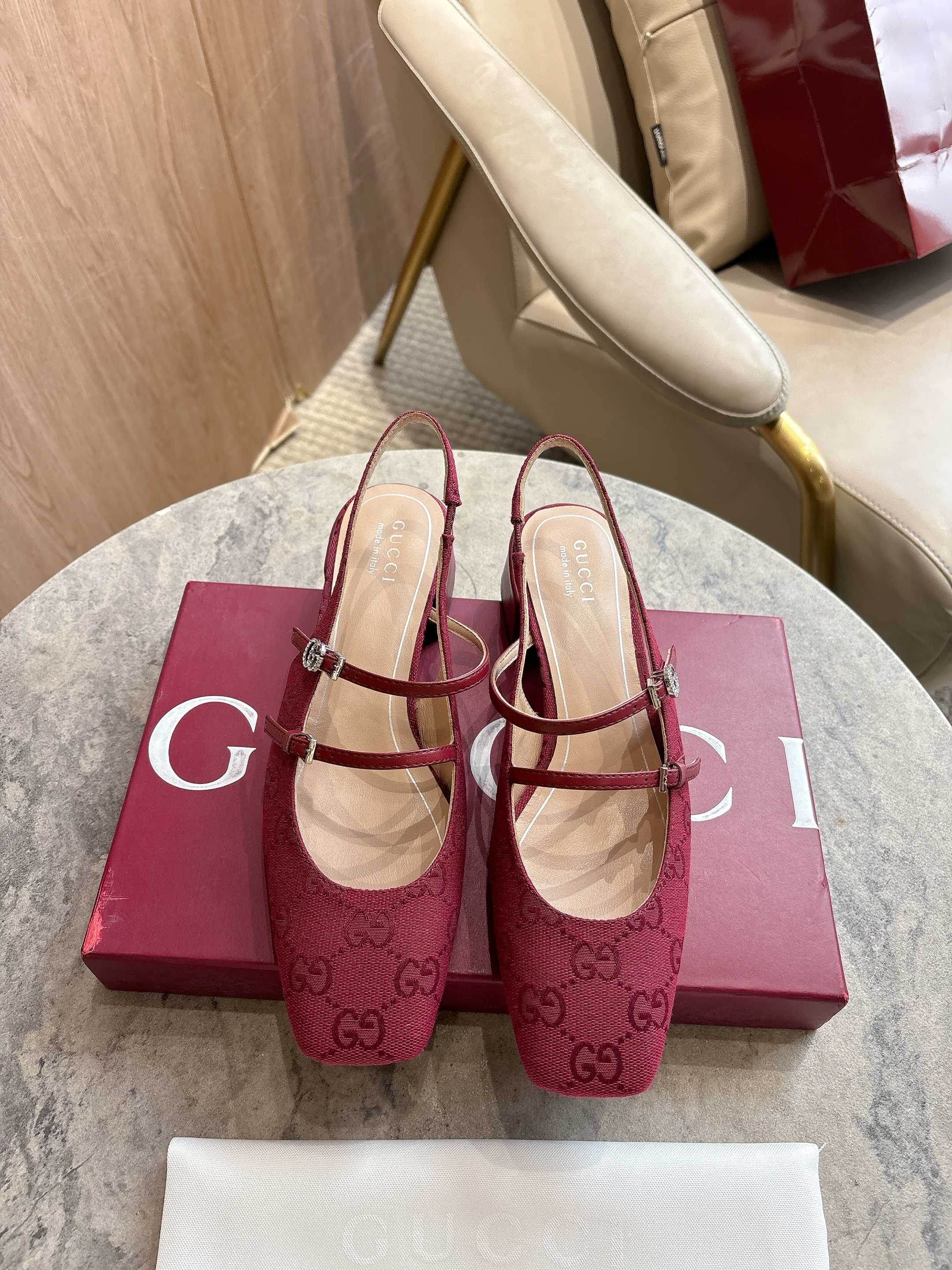 [TOP] GUCCI Shoes - Red - 711 Luxury