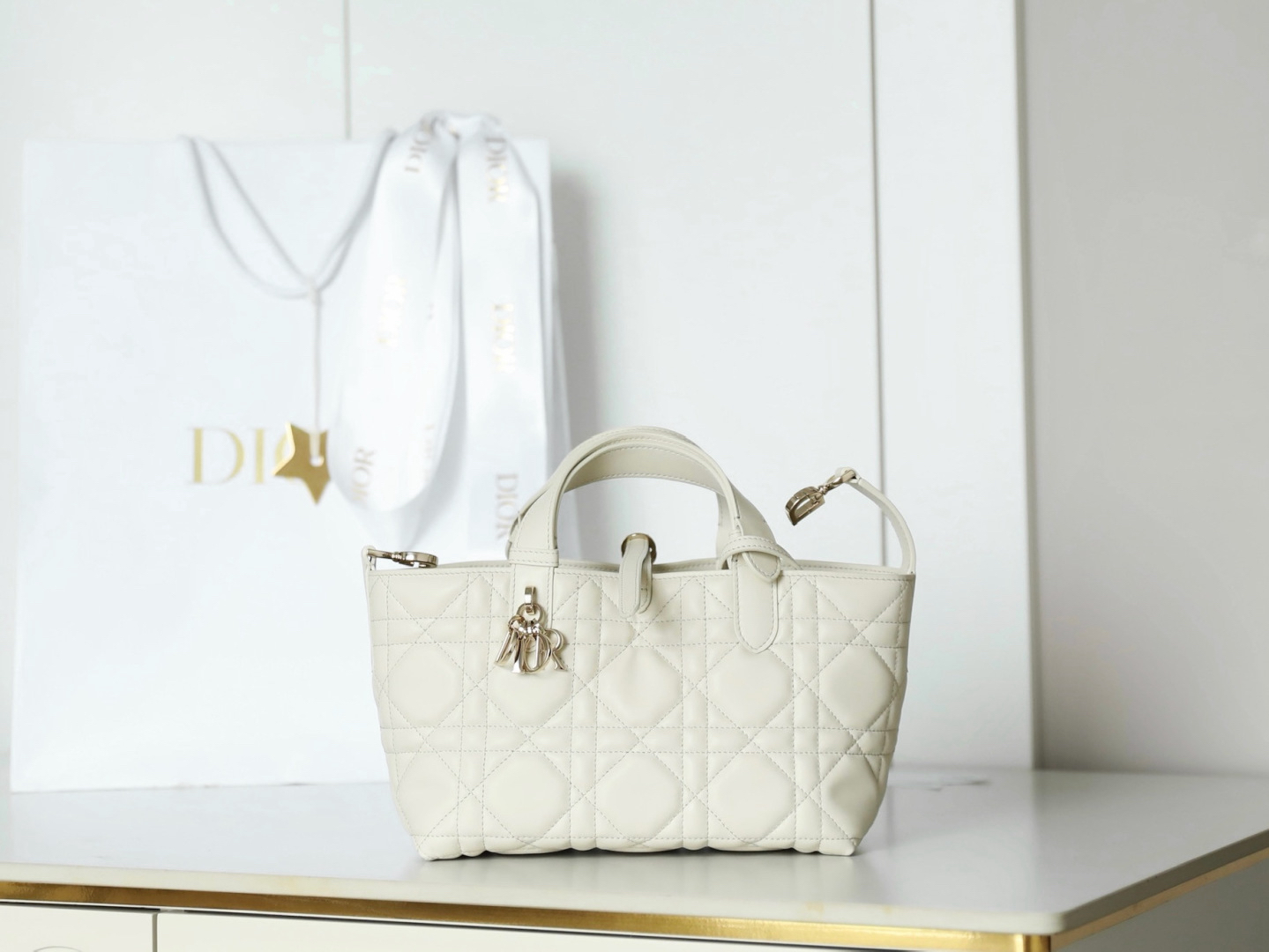 [TOP] Christian Dior Toujours Bag Cowhide 23x14x12cm - White - 711 Luxury