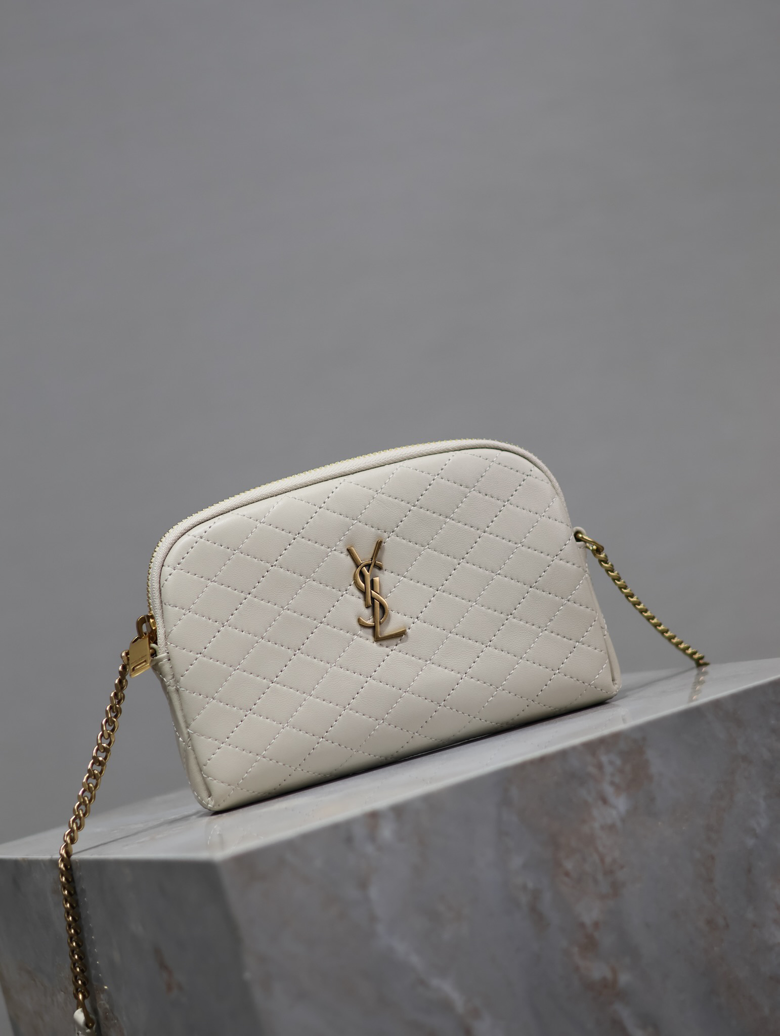 [TOP] Yves Saint Laurent YSL Gaby Chain Bag Lambskin 19x3x3.5cm - White & GHW - 711 Luxury