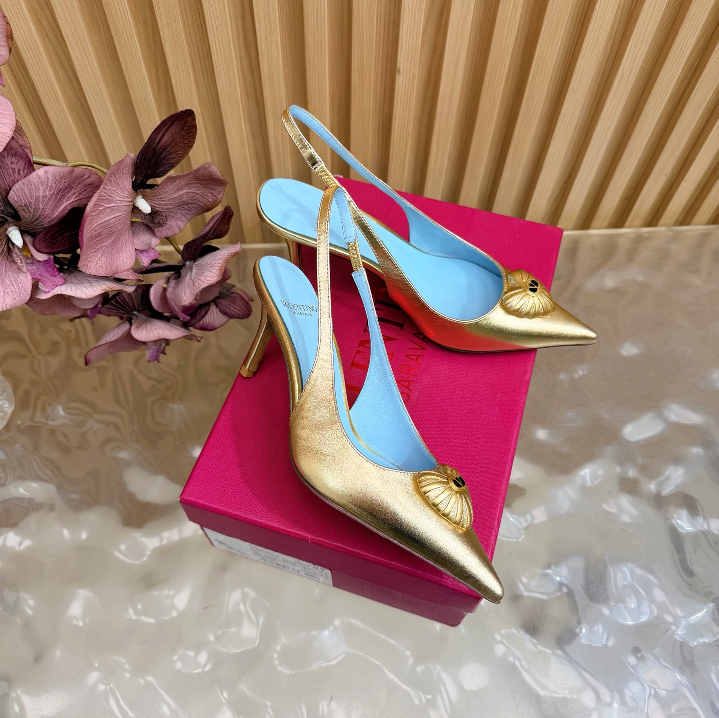 [TOP] VALENTINO Shoes - Gold - 711 Luxury