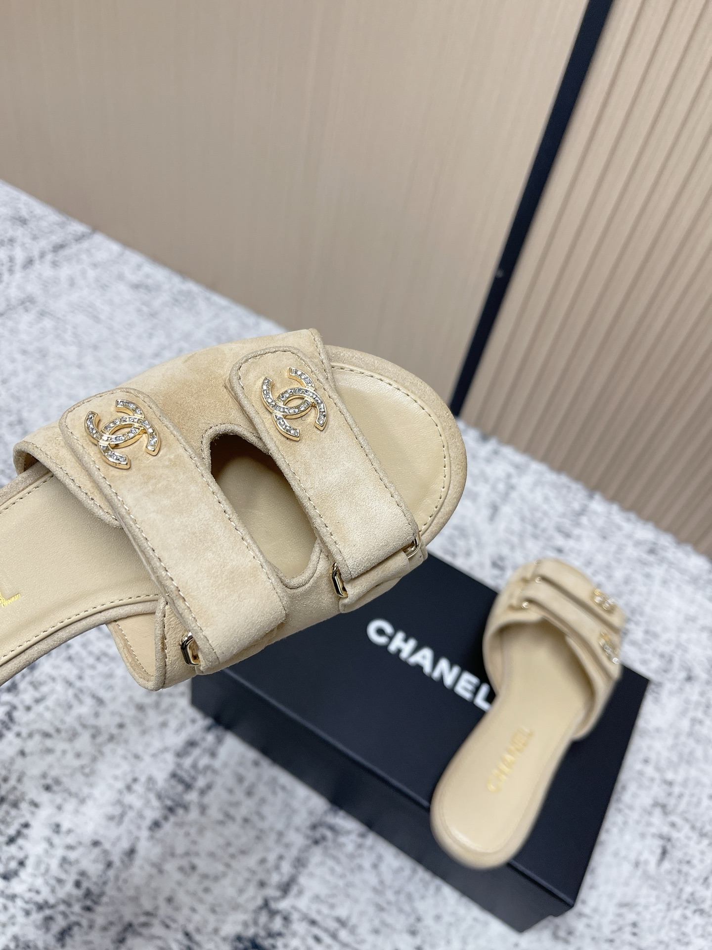 [TOP] CHANEL  Sandals - Khaki