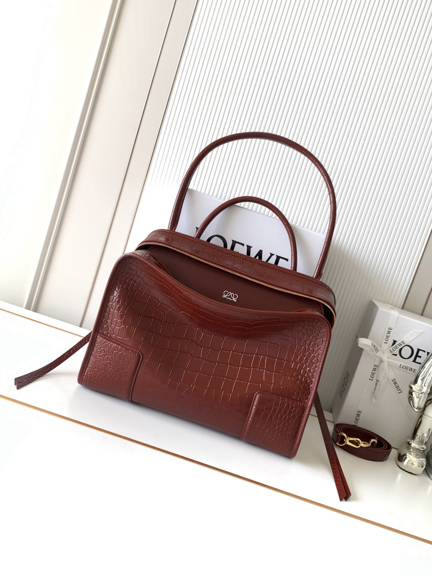 [TOP] LOEWE Amazona 180 Crocodile Pattern Cowhide Bag 34.5*27*14 CM - Reddish-Brown - 711 Luxury