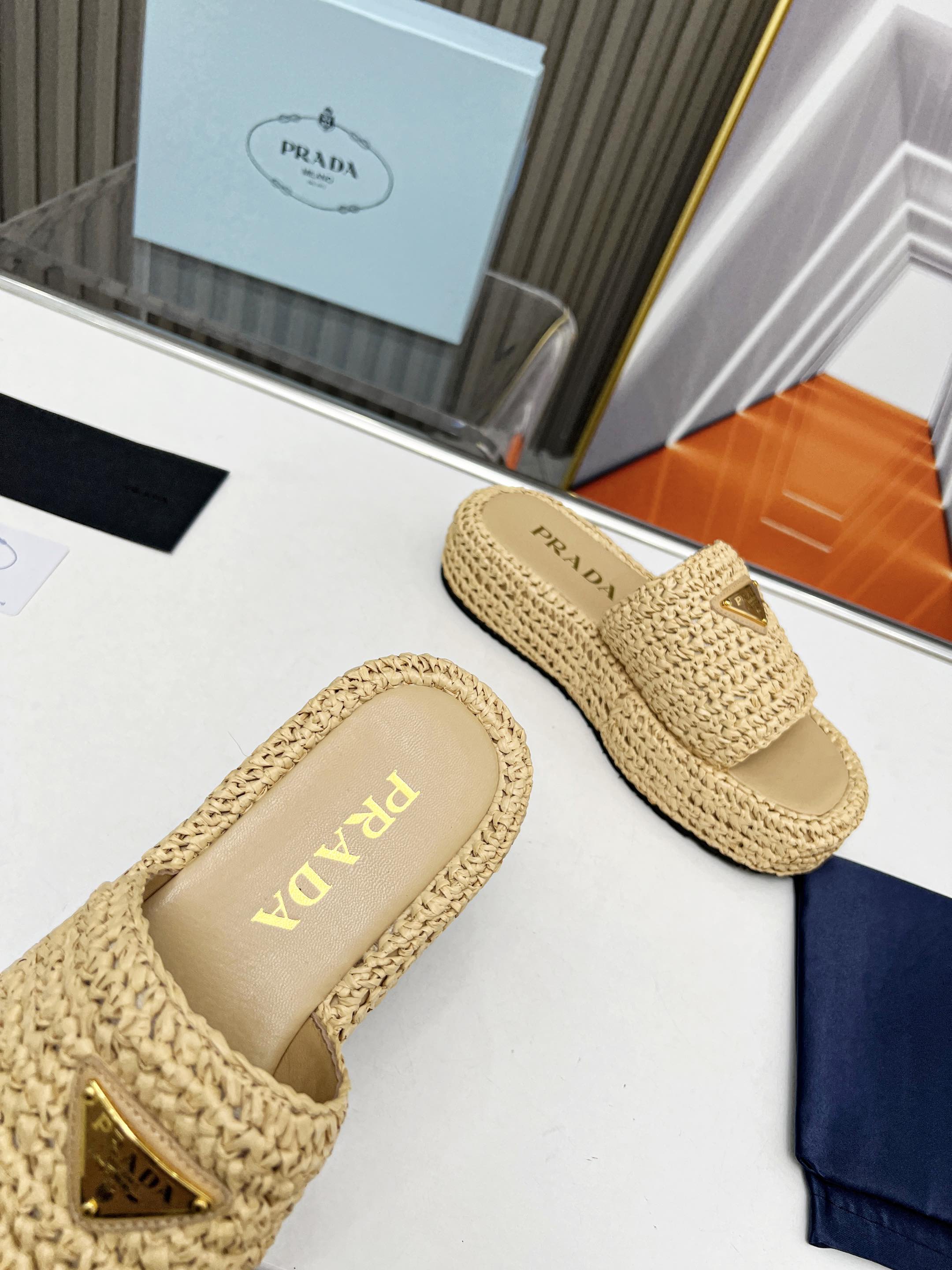 [TOP] PRADA  Platform Sandals - Khaki