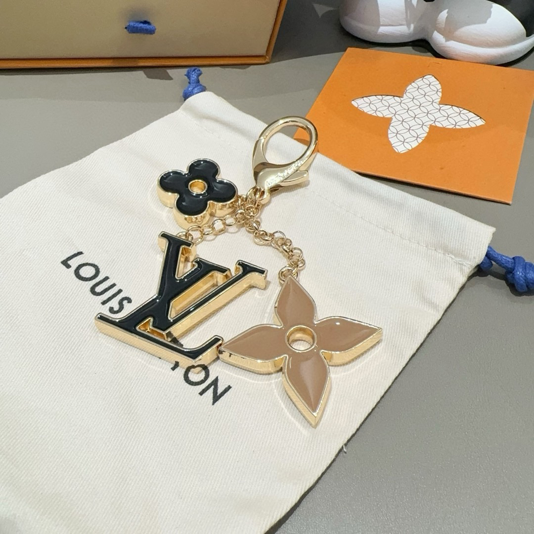 [TOP] Louis Vuitton LV Keychain - Gold - 711 Luxury