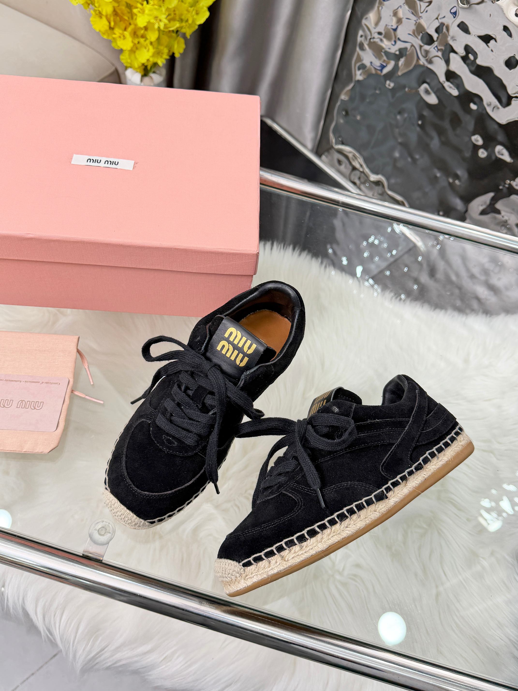 [TOP] Miu Miu Cowhide Shoes - Black - 711 Luxury