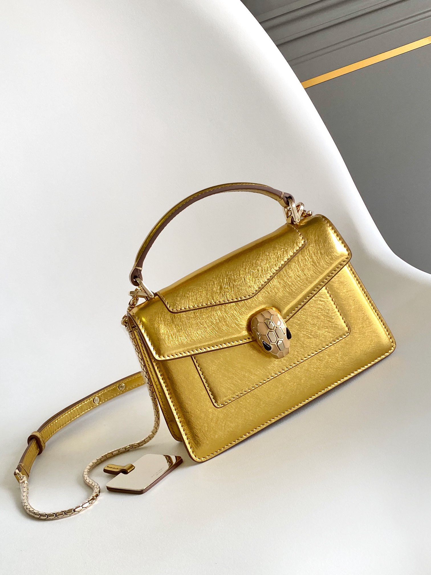 [TOP] BVLGARI Serpenti Forever Bag Calfskin 19x11x5.5cm - Gold - 711 Luxury