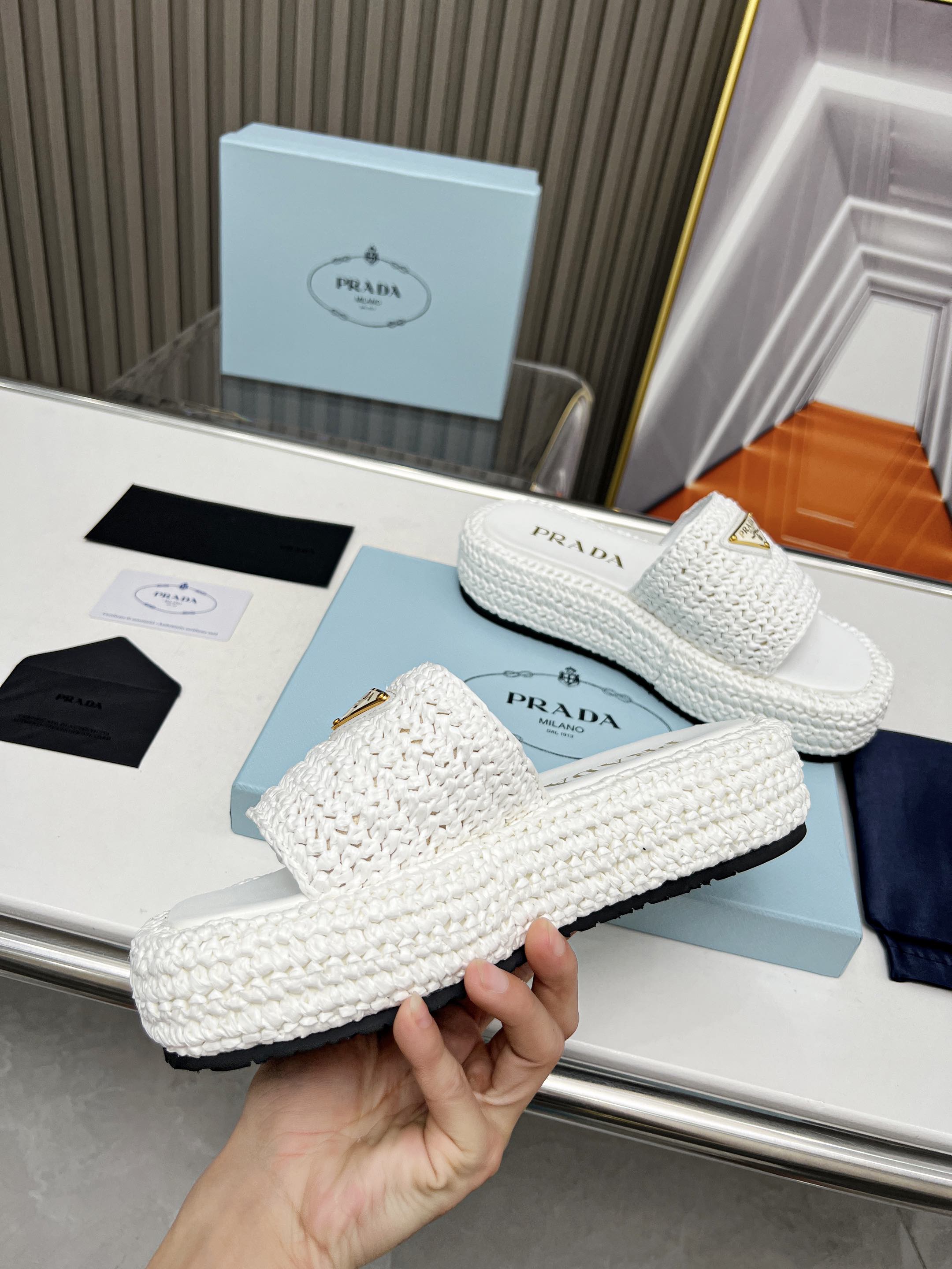 [TOP] PRADA  Platform Sandals - White