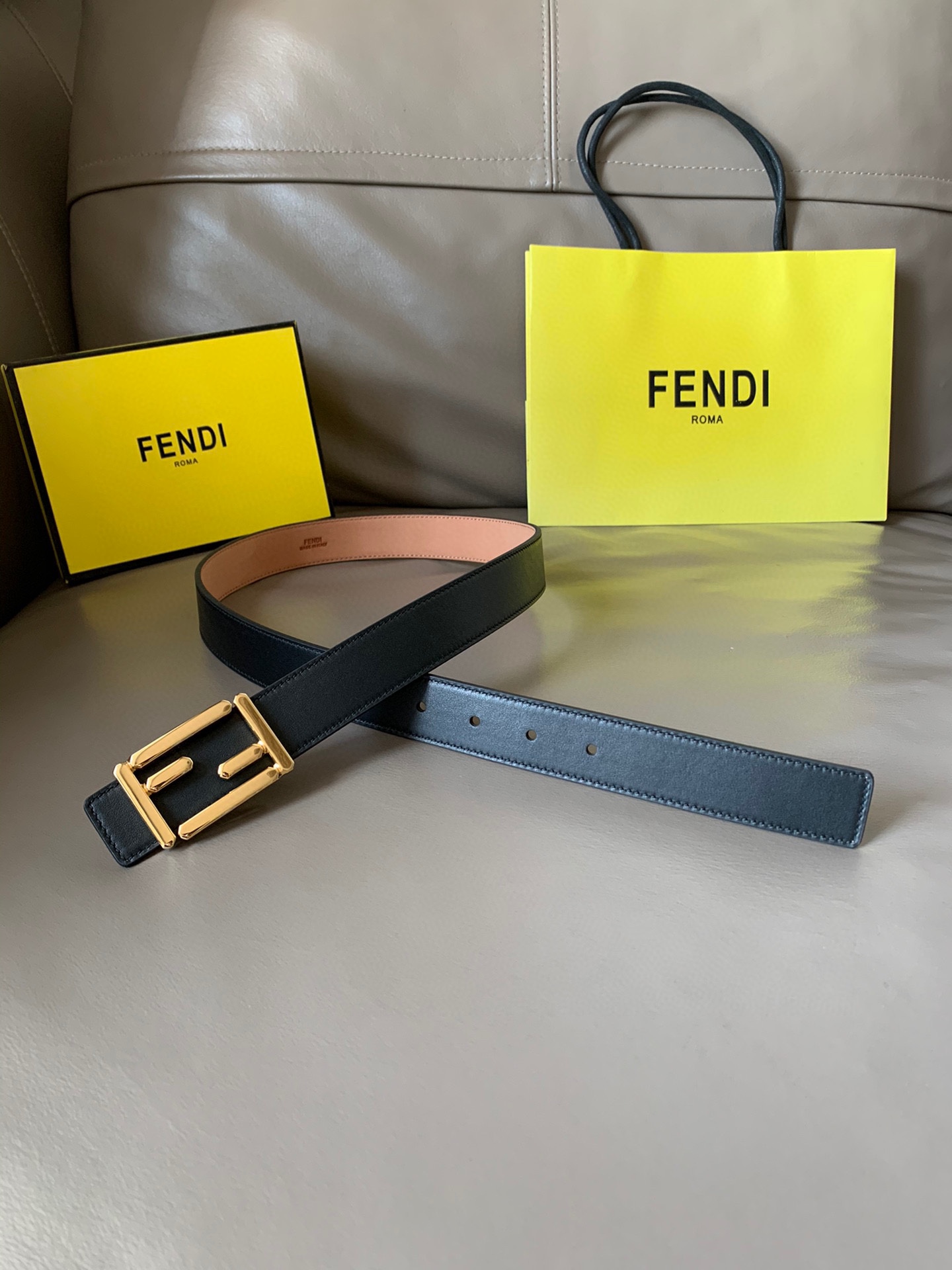 [TOP] FENDI Belt Calfskin 3cm - Black and Pink - 711 Luxury