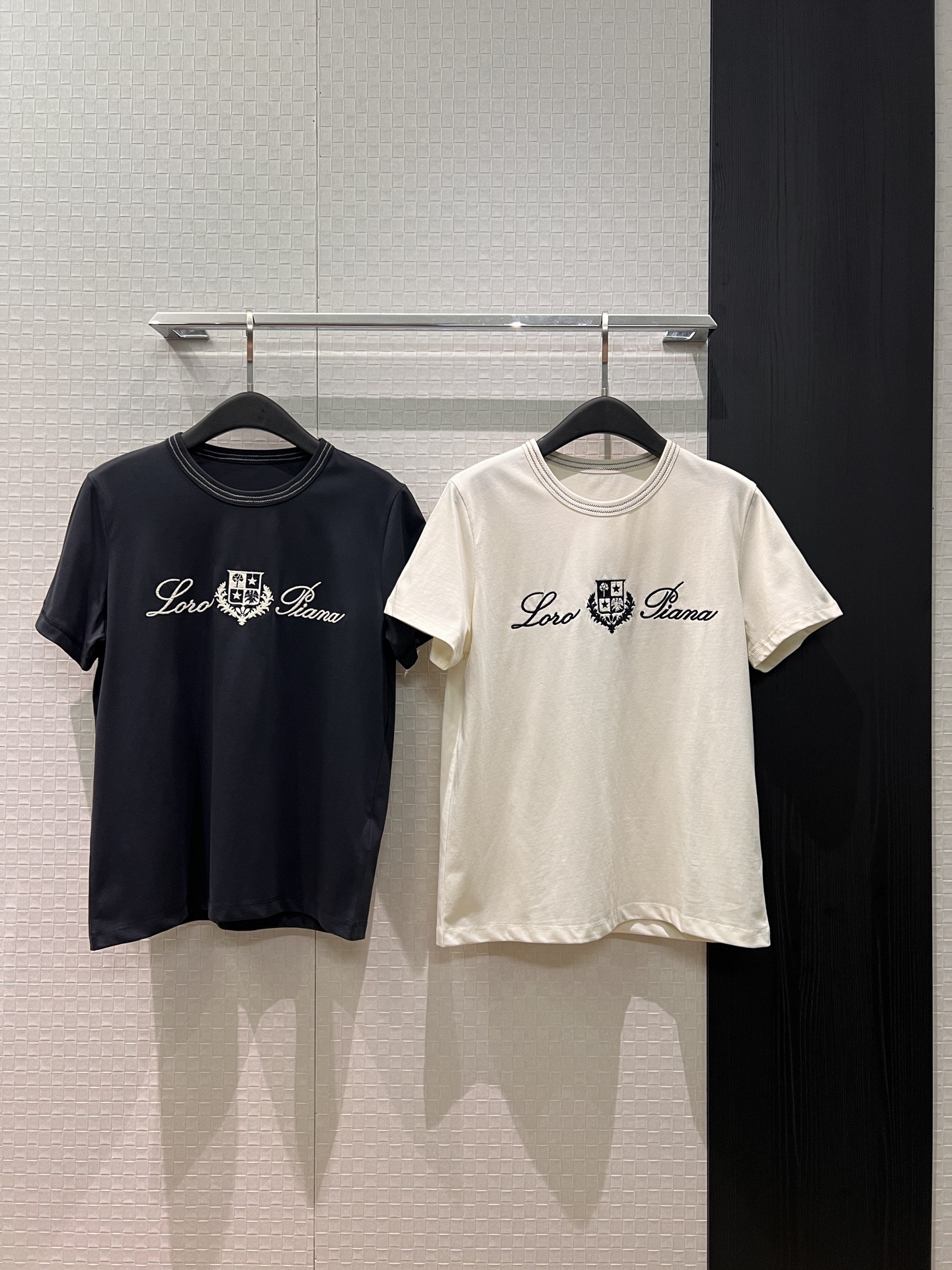 [TOP] Loro Piana Embroidered Logo Badge T-shirt - 2 Colors