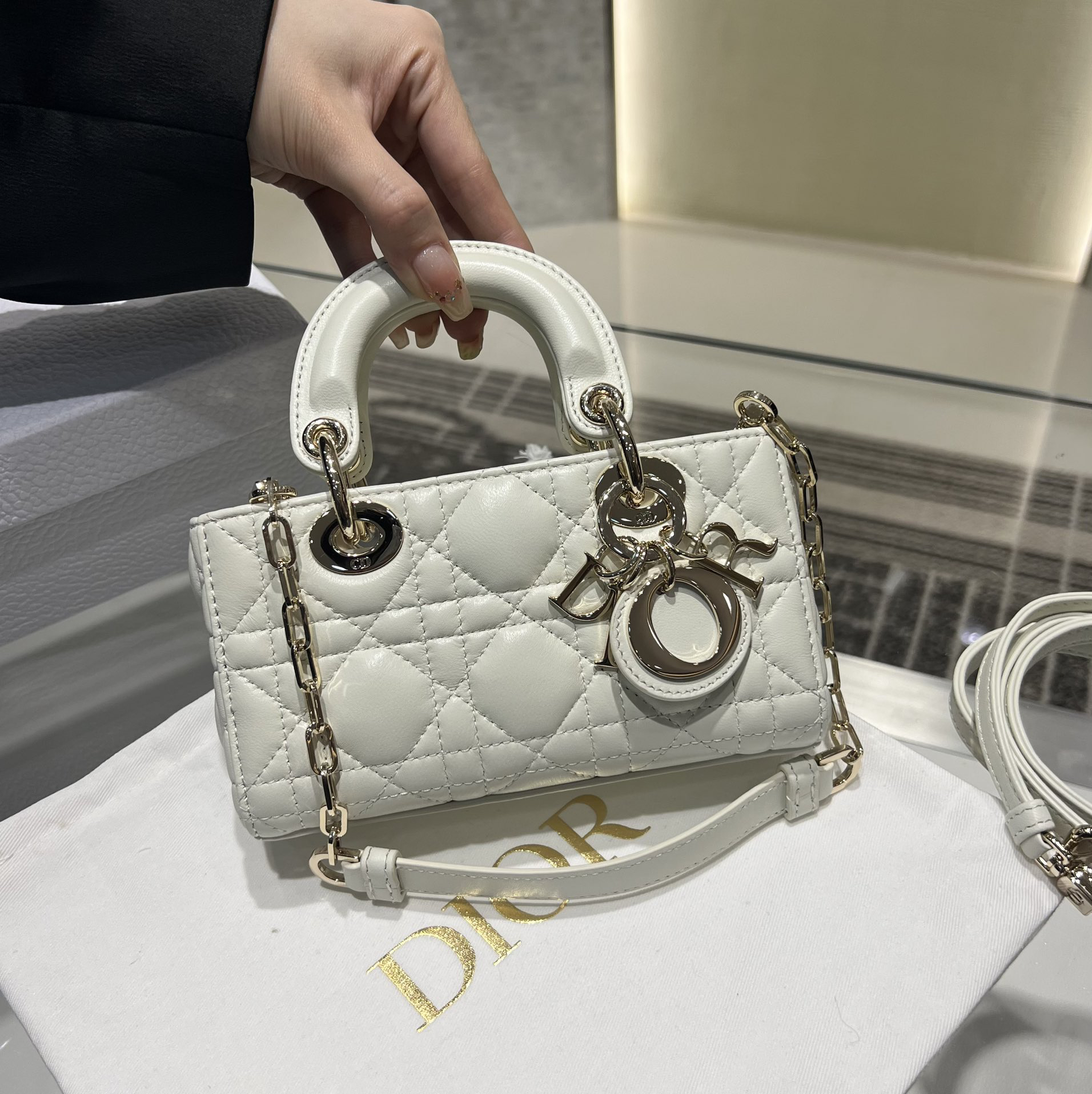 [TOP] Christian Dior Lady D-Joy Bag Lambskin 16x9x5cm - White - 711 Luxury