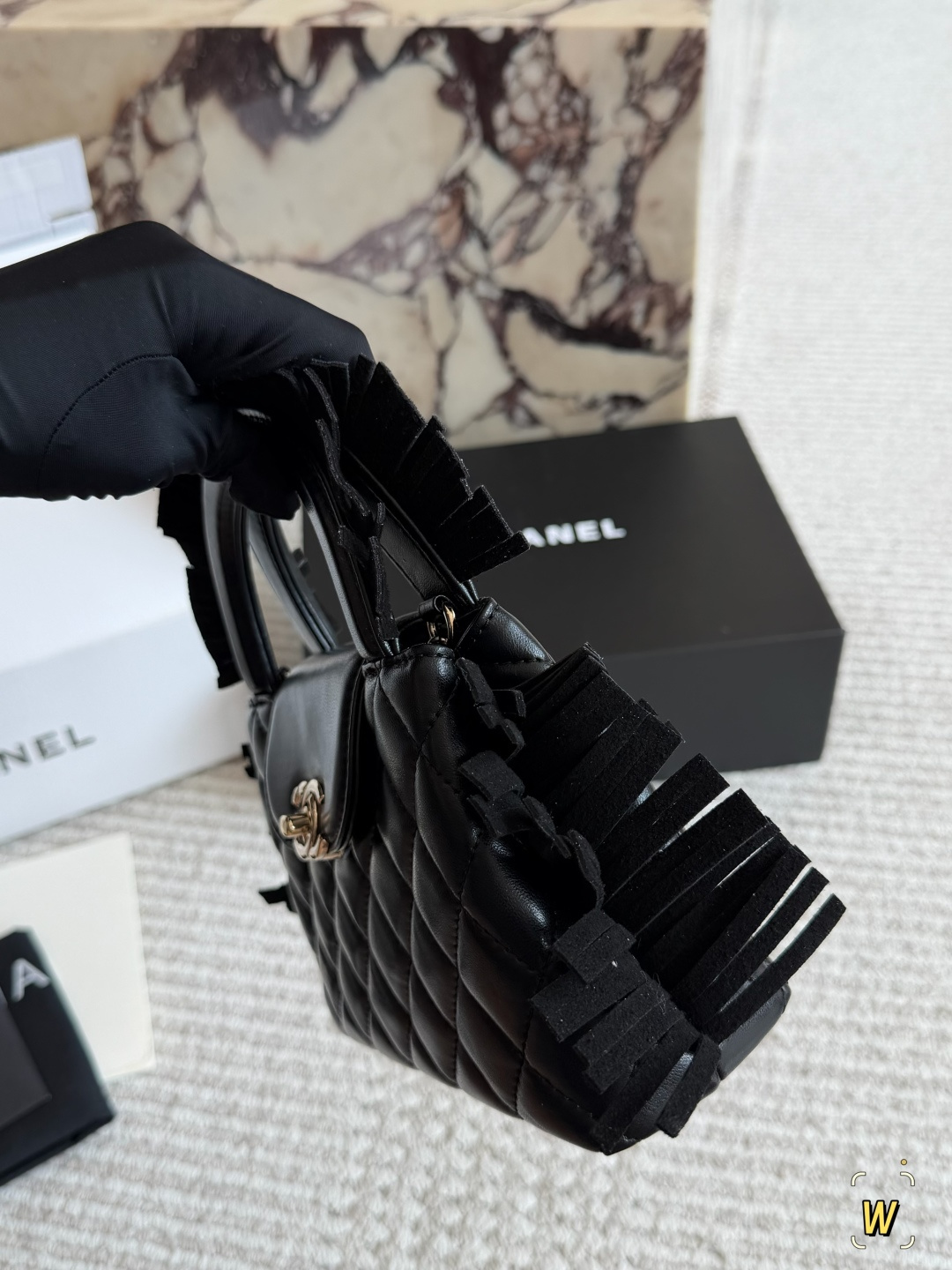 Chanel 23K Kelly Quilted Black Leather Handbag with Pleated Handle (Replica)