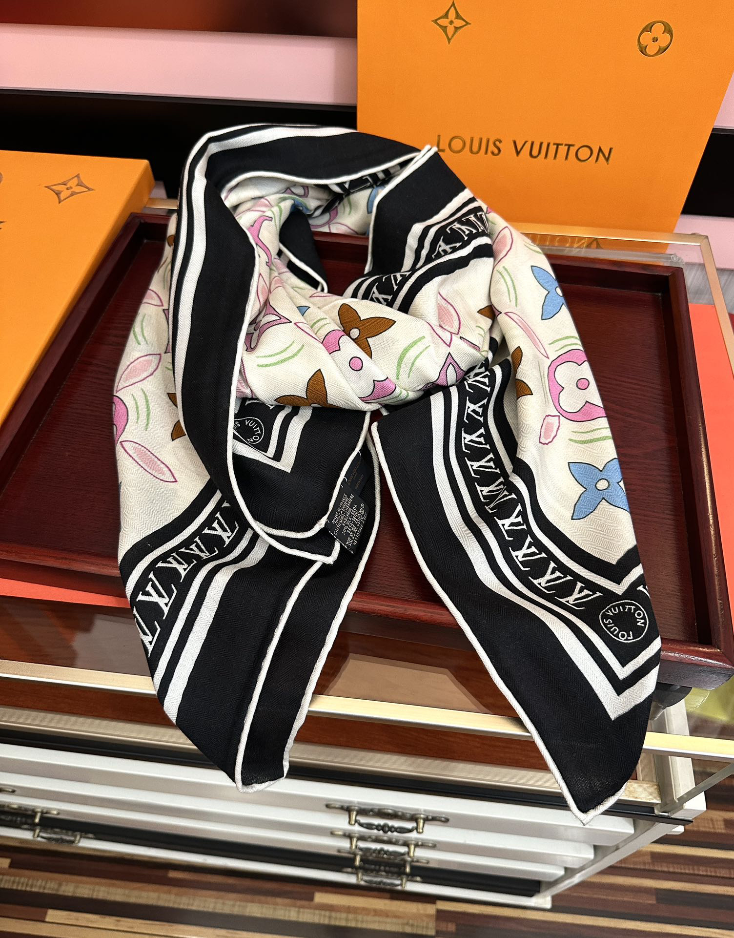 [TOP] Louis Vuitton LV  Scarf - Black