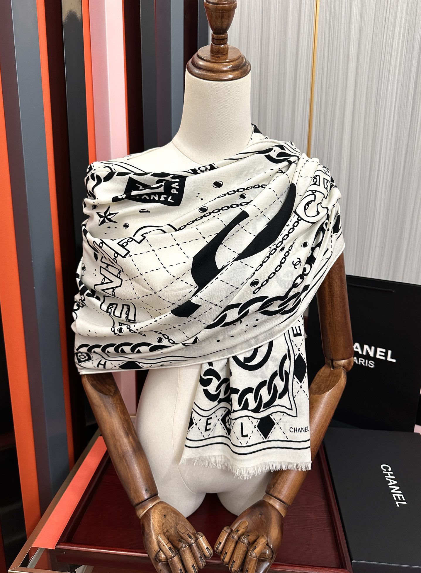 [TOP] CHANEL Cashmere Scarf 65x185 cm - Black