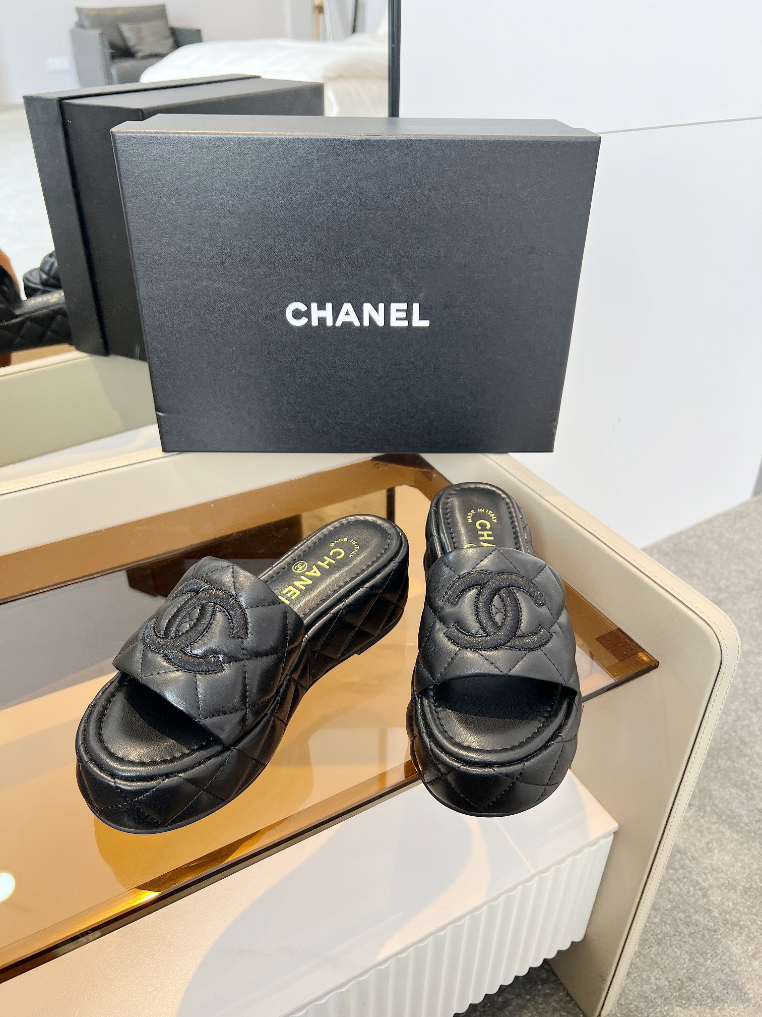 [TOP] CHANEL Lambskin Slippers - Black - 711 Luxury