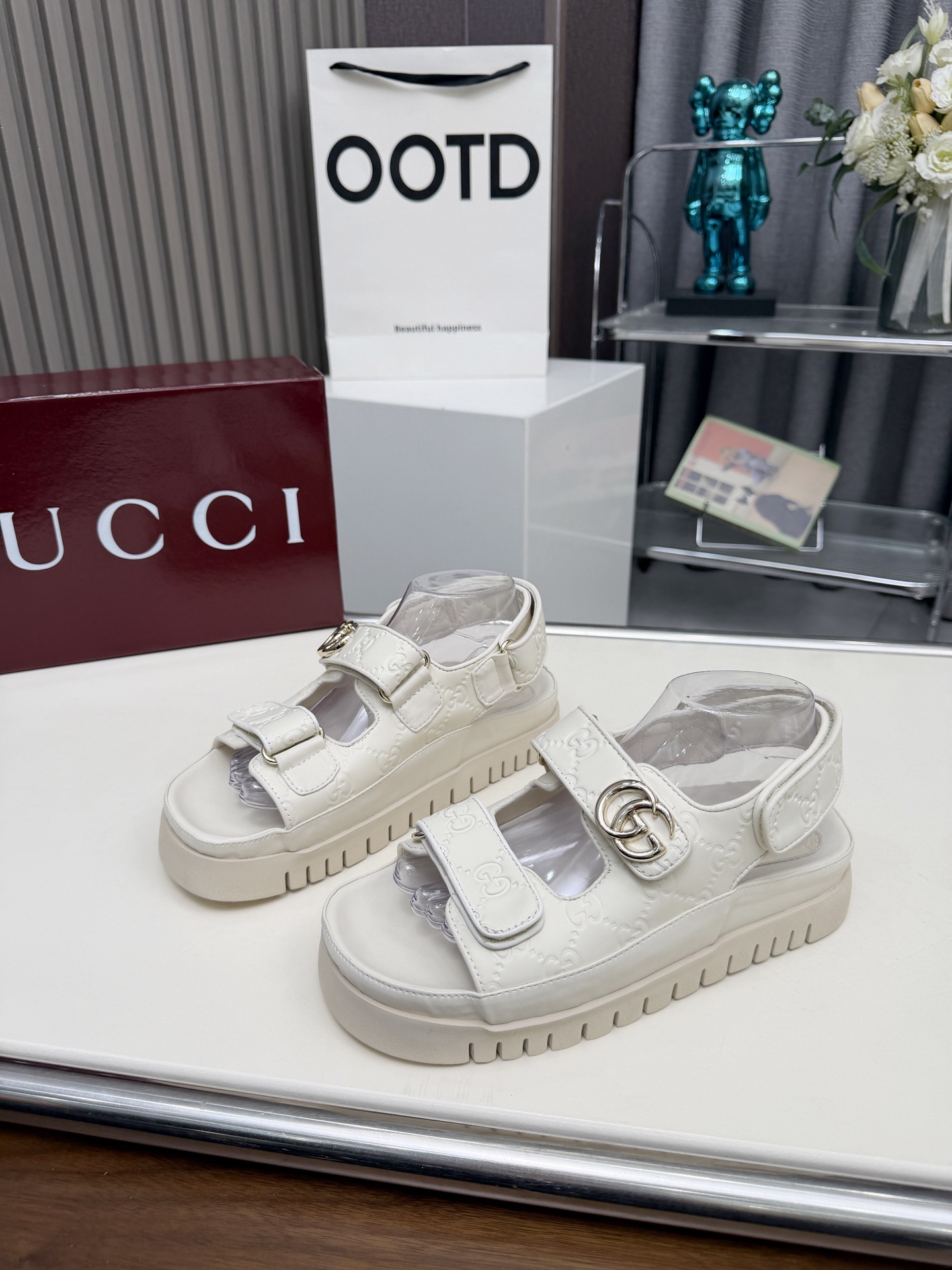 [TOP] GUCCI Velcro Thick-soled Sandals - White - 711 Luxury