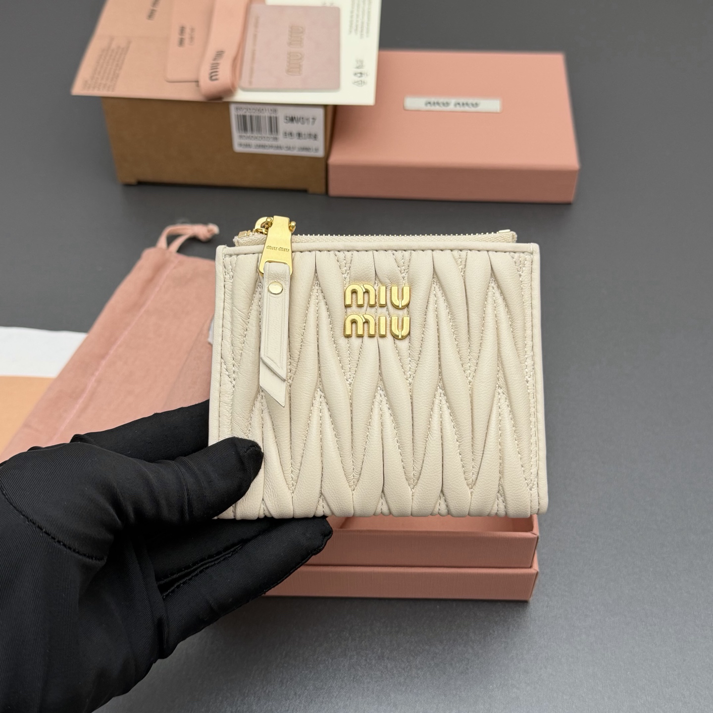 [TOP] Miu Miu  Wallet 11 x 9.2cm - White