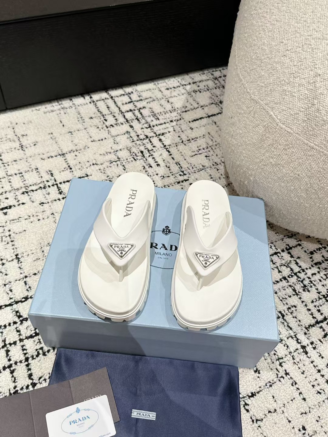 [TOP] PRADA Slippers - White - 711 Luxury