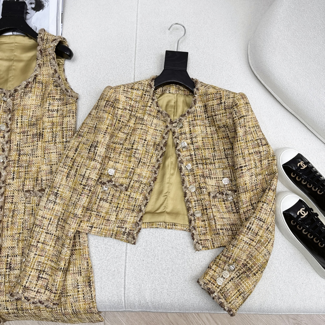 [TOP] CHANEL Jacket - Gold