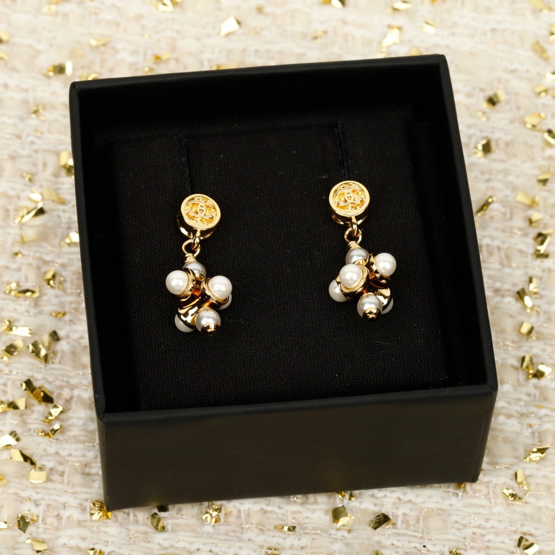 [TOP] CHANEL Earrings - Gold