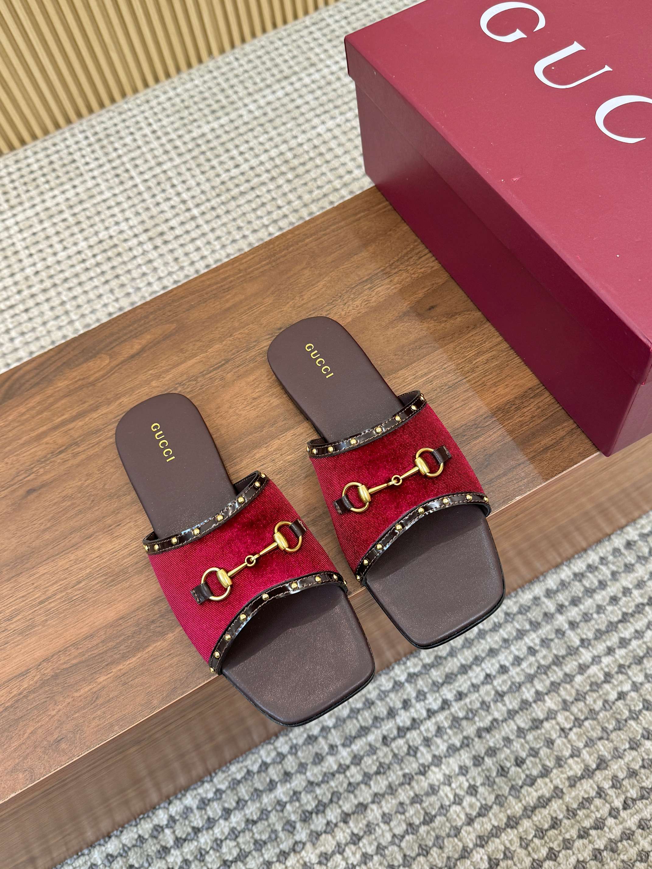 [TOP] GUCCI Slippers - Red - 711 Luxury