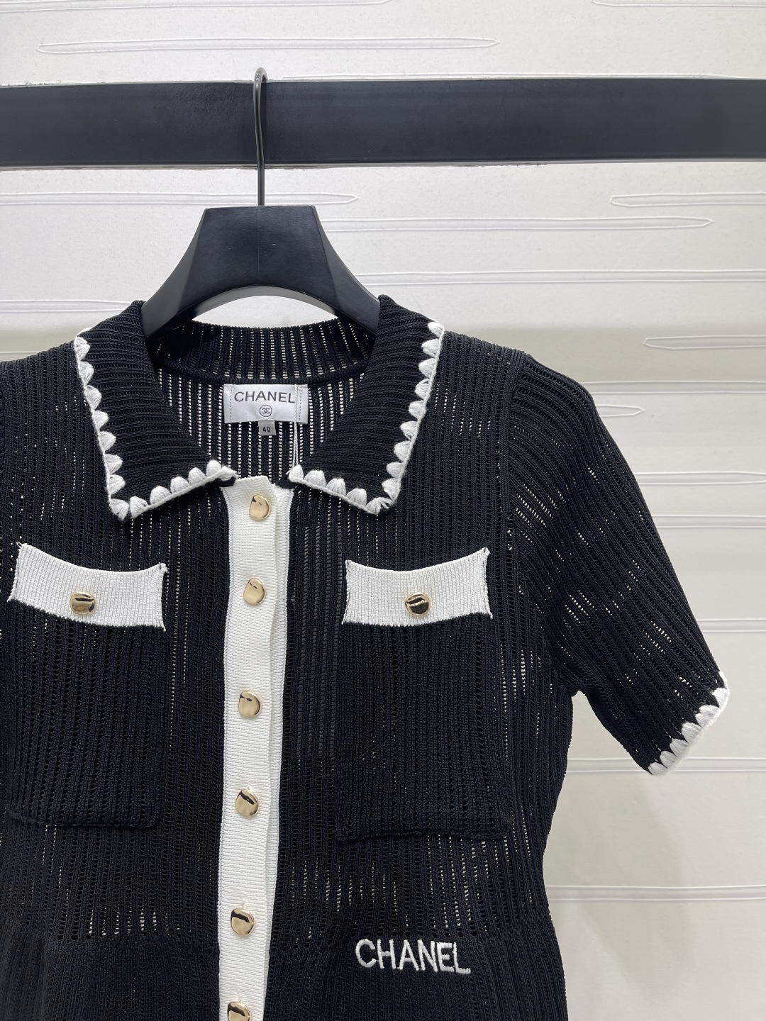 [TOP] CHANEL Color-blocked Collared Knit Short-sleeved Shirt - Black - 711 Luxury