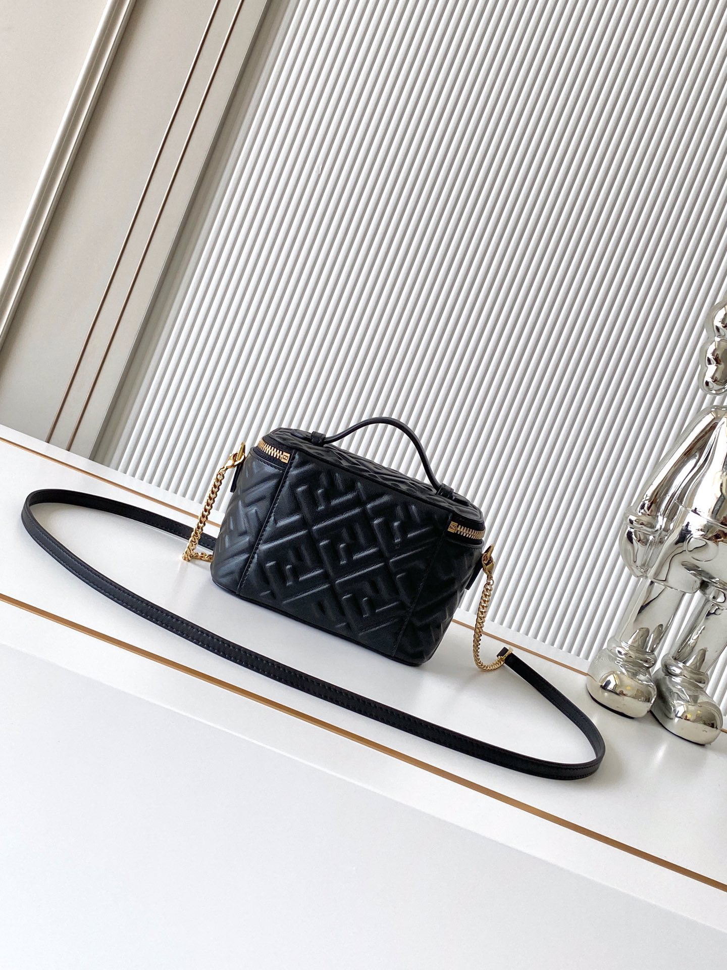 [TOP] FENDI Vanity Bag 16x8x11cm - Black & GHW - 711 Luxury