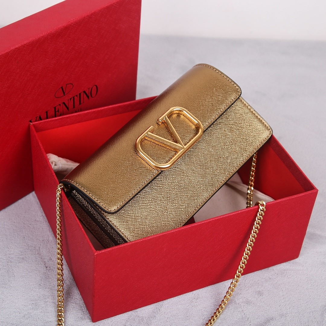[TOP] VALENTINO Garavani VLogo Signature Bag 20 x 10.5 x 4 cm - Gold - 711 Luxury