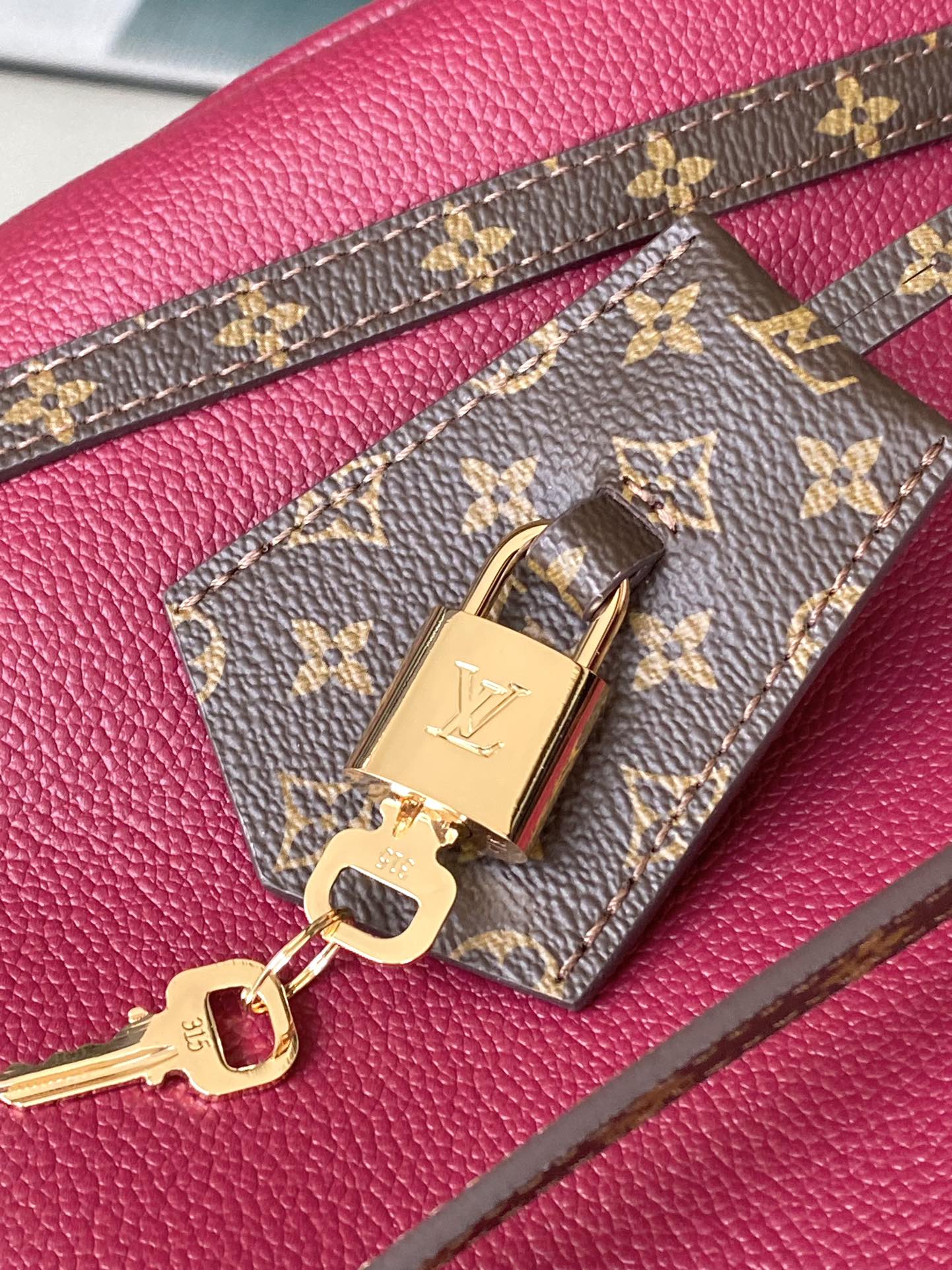 [TOP] Louis Vuitton LV Express Bag 24 x 18.5 x 36  cm - Rose Red