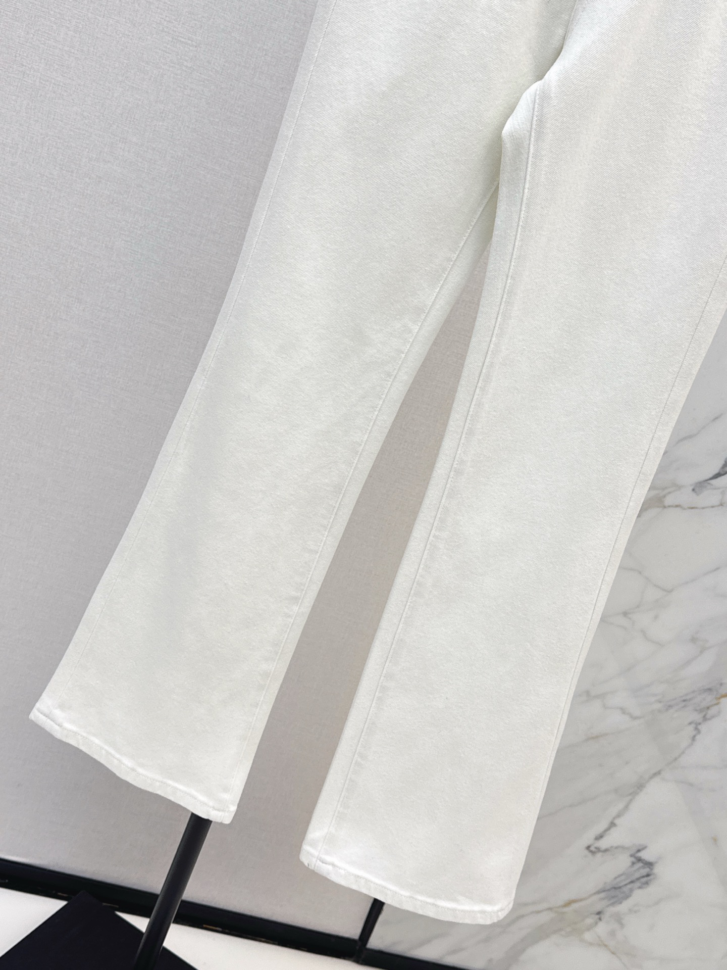 [TOP] CHANEL Jeans - White