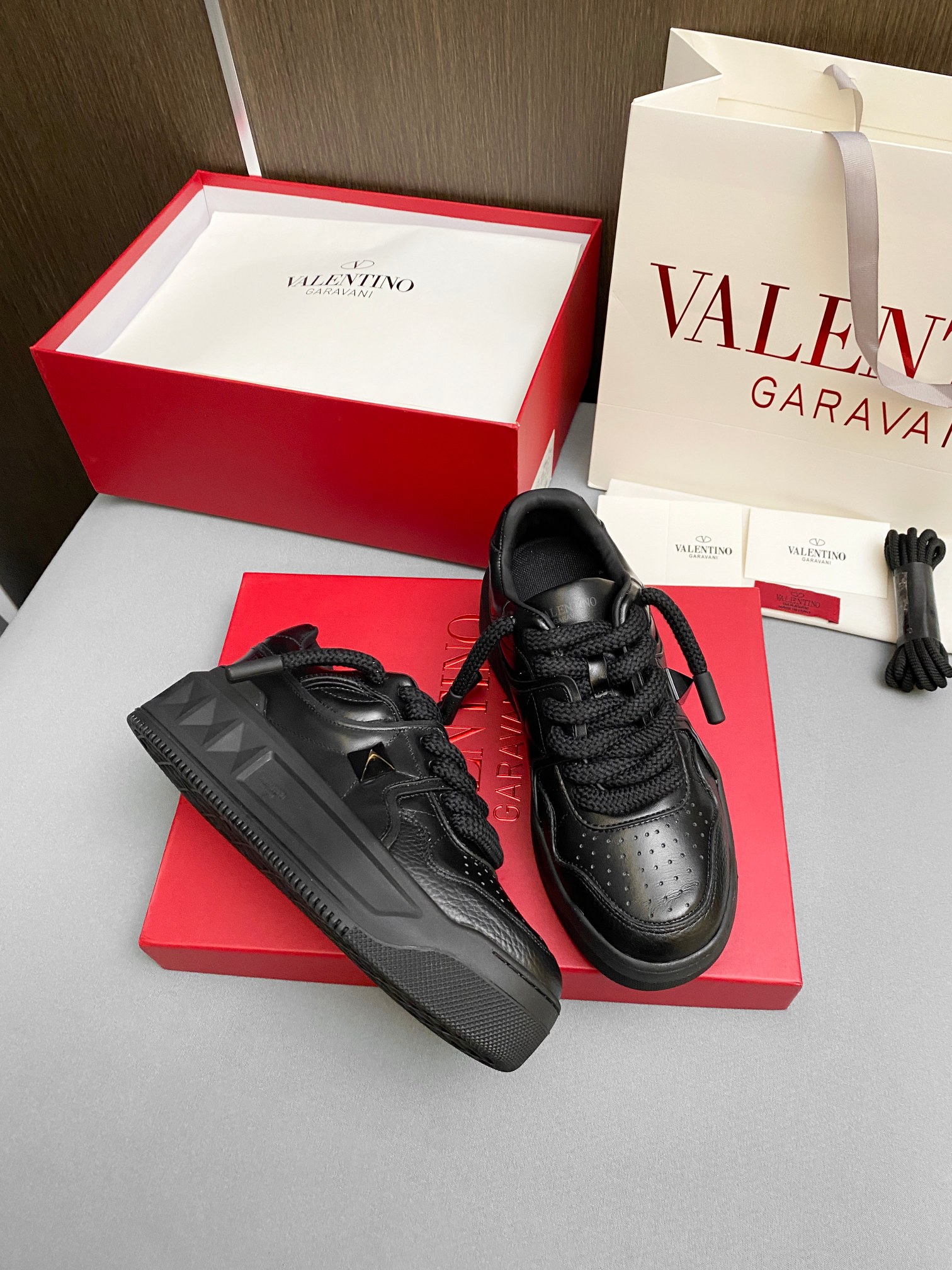 [TOP] VALENTINO Casual Shoes - Black - 711 Luxury