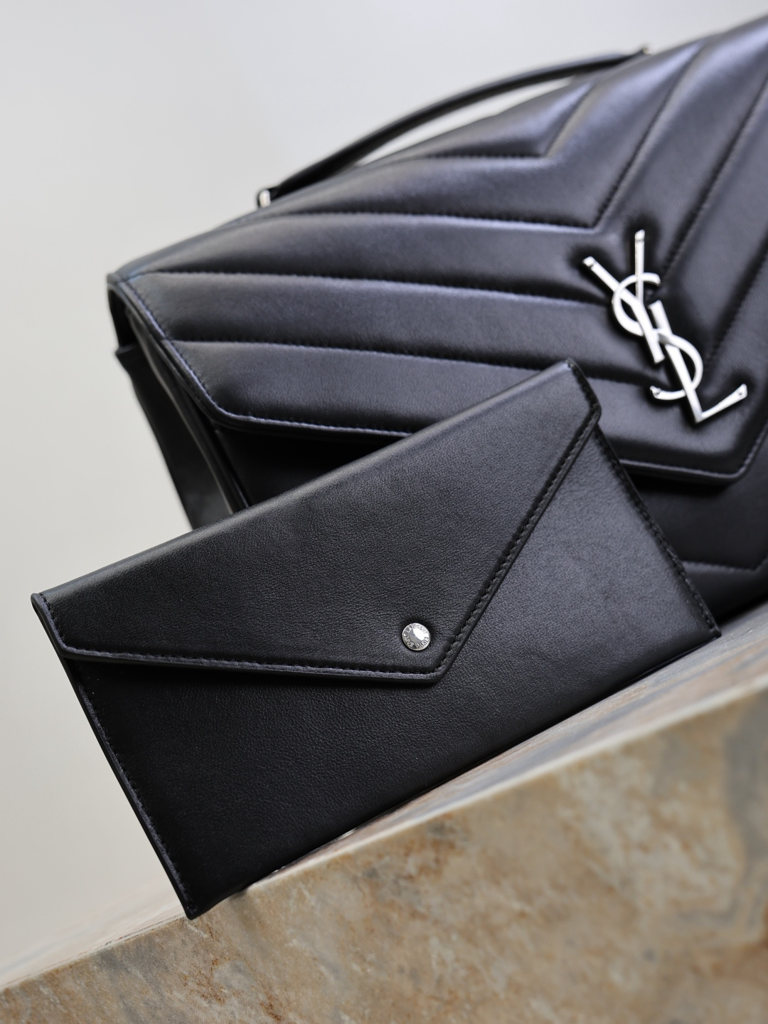 [TOP] Yves Saint Laurent YSL LouLou Bag 32x22x10cm - Black with SHW