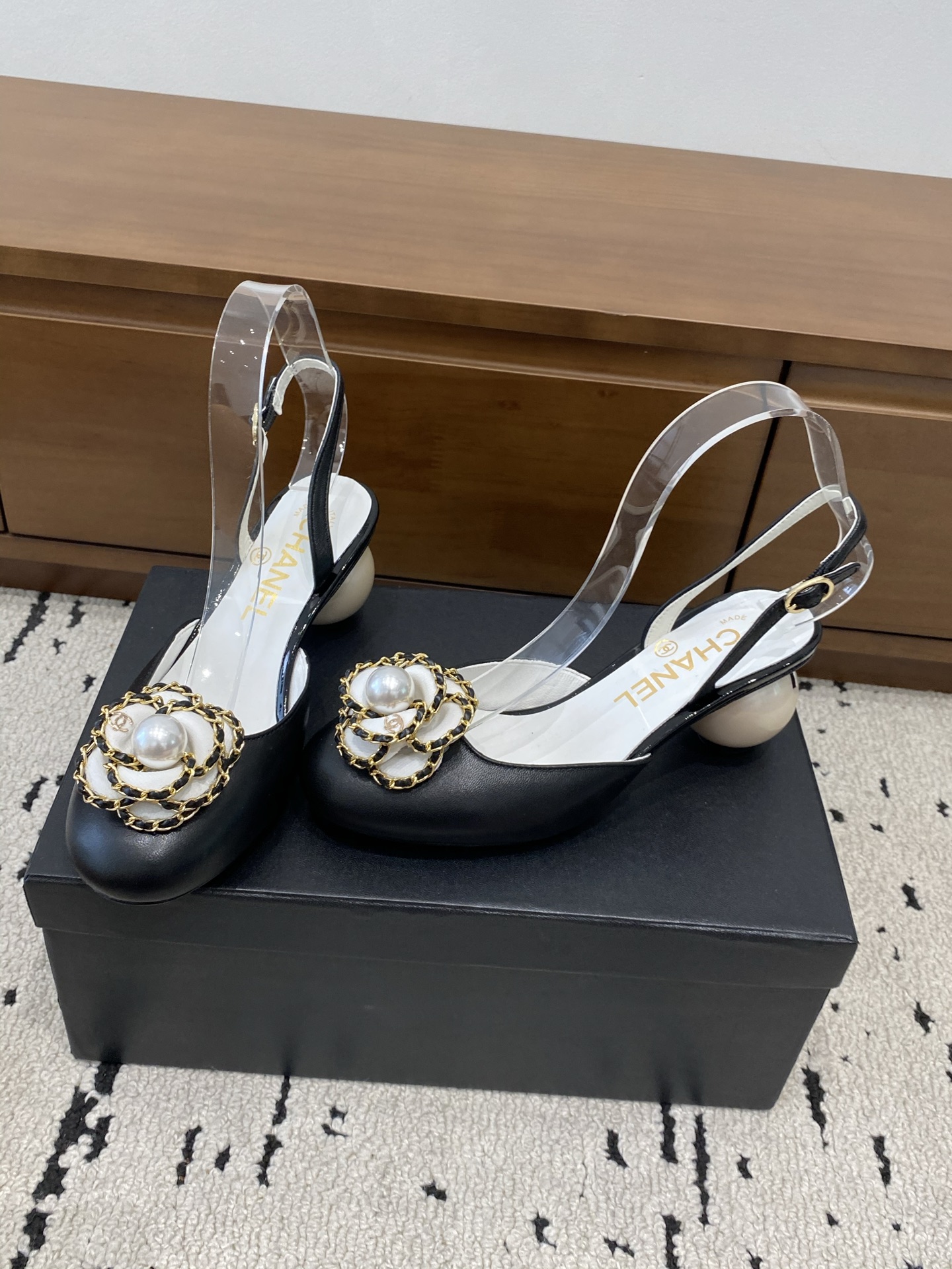 [TOP] CHANEL Mules - Black - 711 Luxury